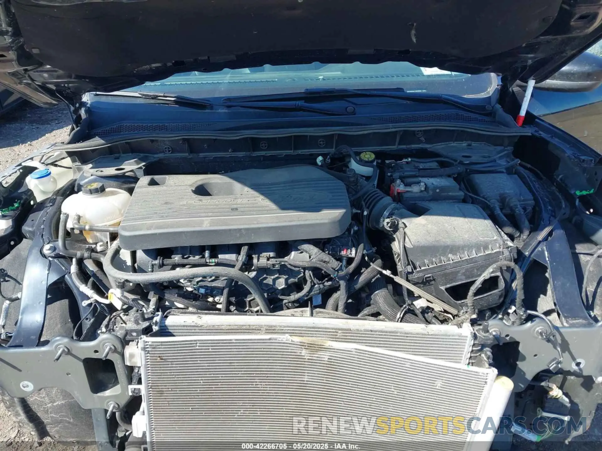 10 fotografías del automóvil dañado 1FMCU9H94LUB39999 FORD ESCAPE 2020