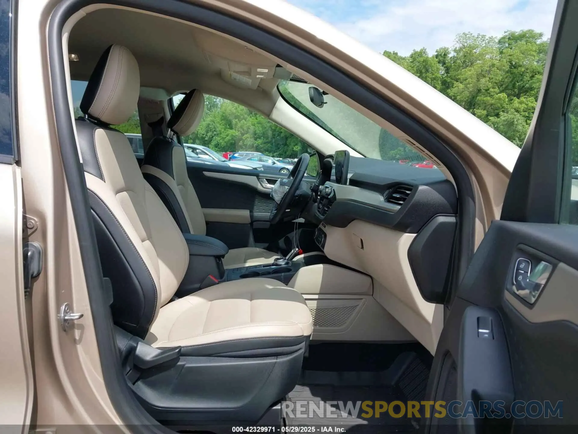 5 fotografías del automóvil dañado 1FMCU9H96LUB04185 FORD ESCAPE 2020