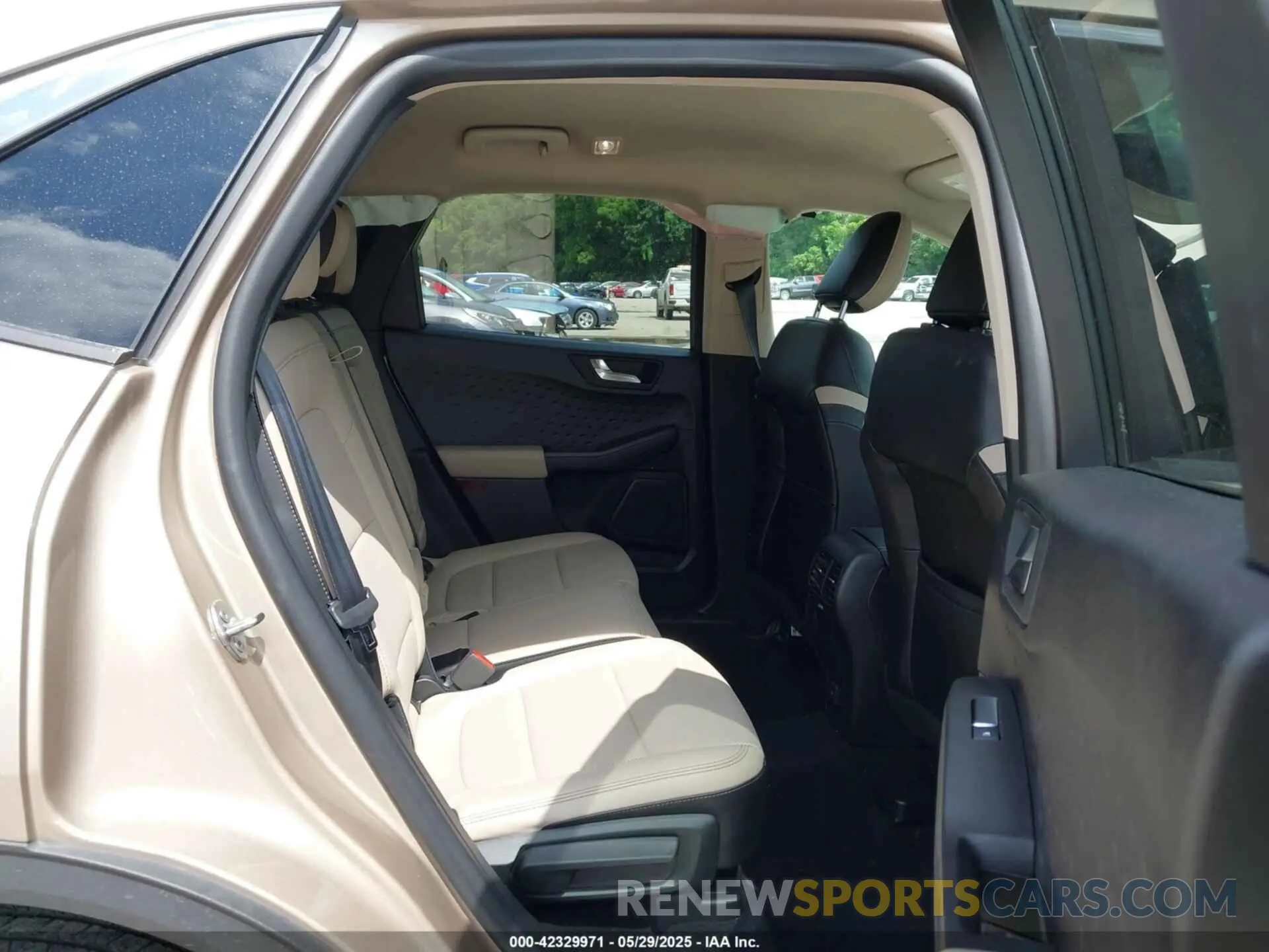 8 fotografías del automóvil dañado 1FMCU9H96LUB04185 FORD ESCAPE 2020