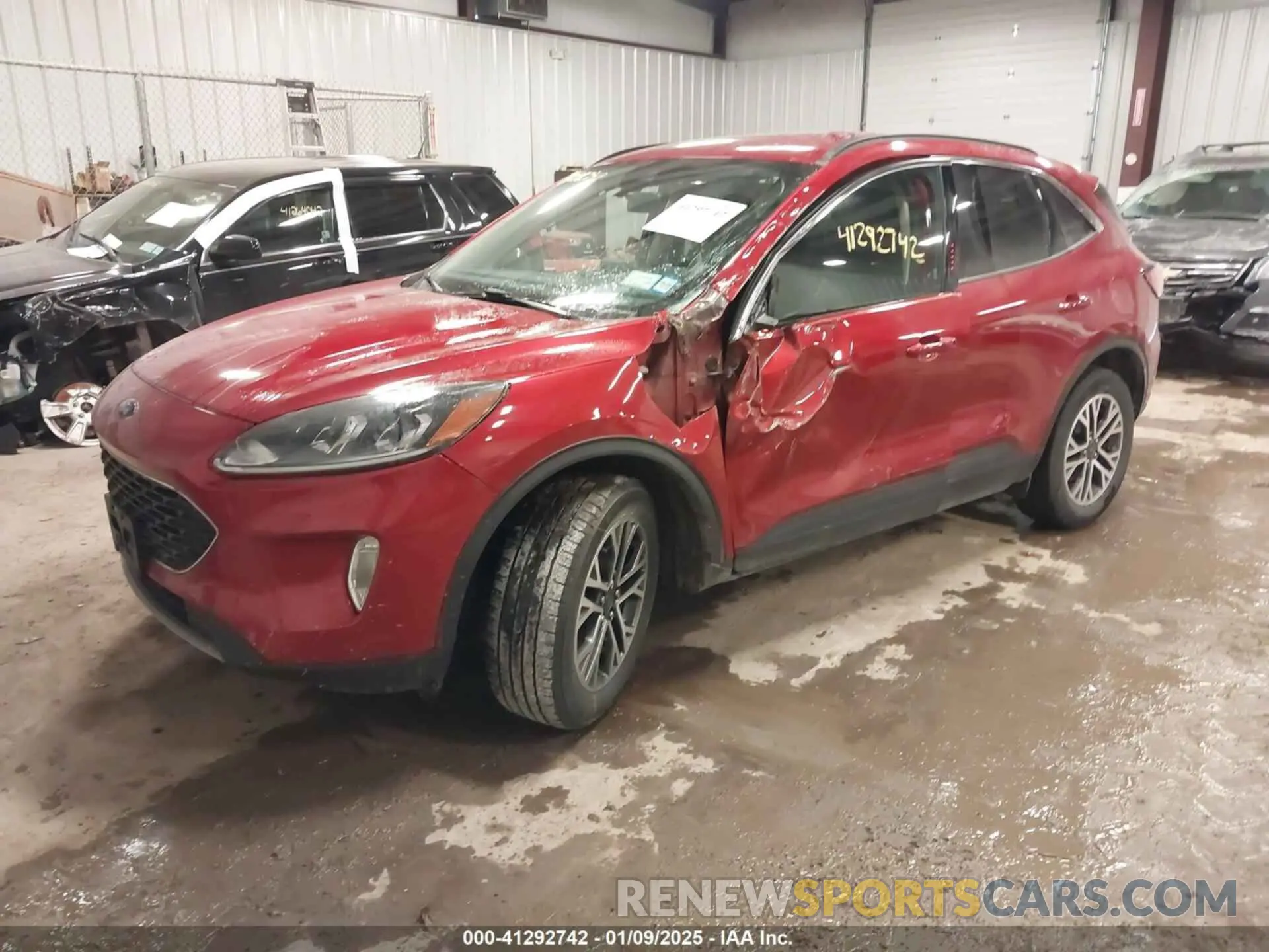 2 fotografías del automóvil dañado 1FMCU9H99LUB22955 FORD ESCAPE 2020