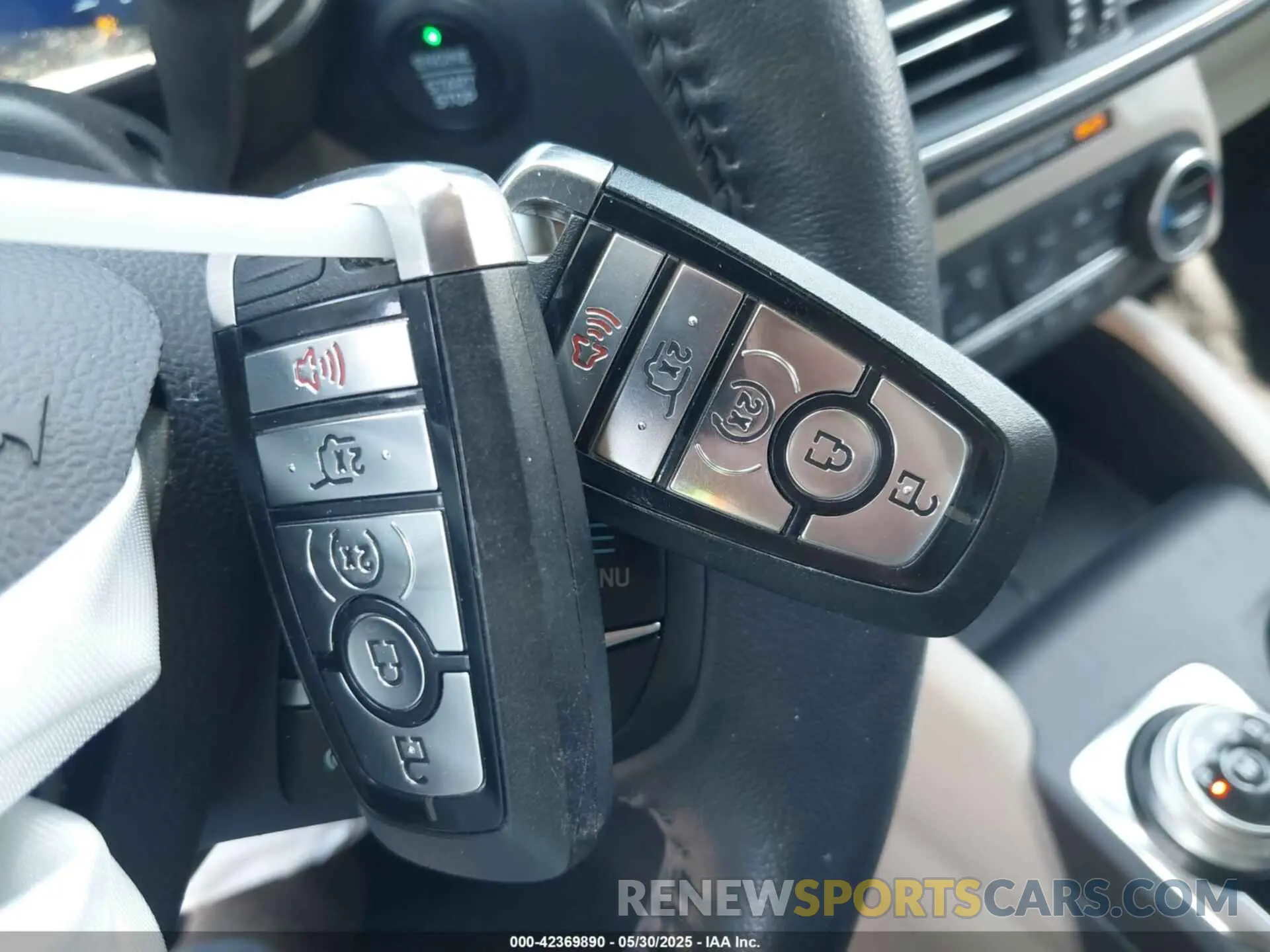 11 fotografías del automóvil dañado 1FMCU9J90LUA39747 FORD ESCAPE 2020