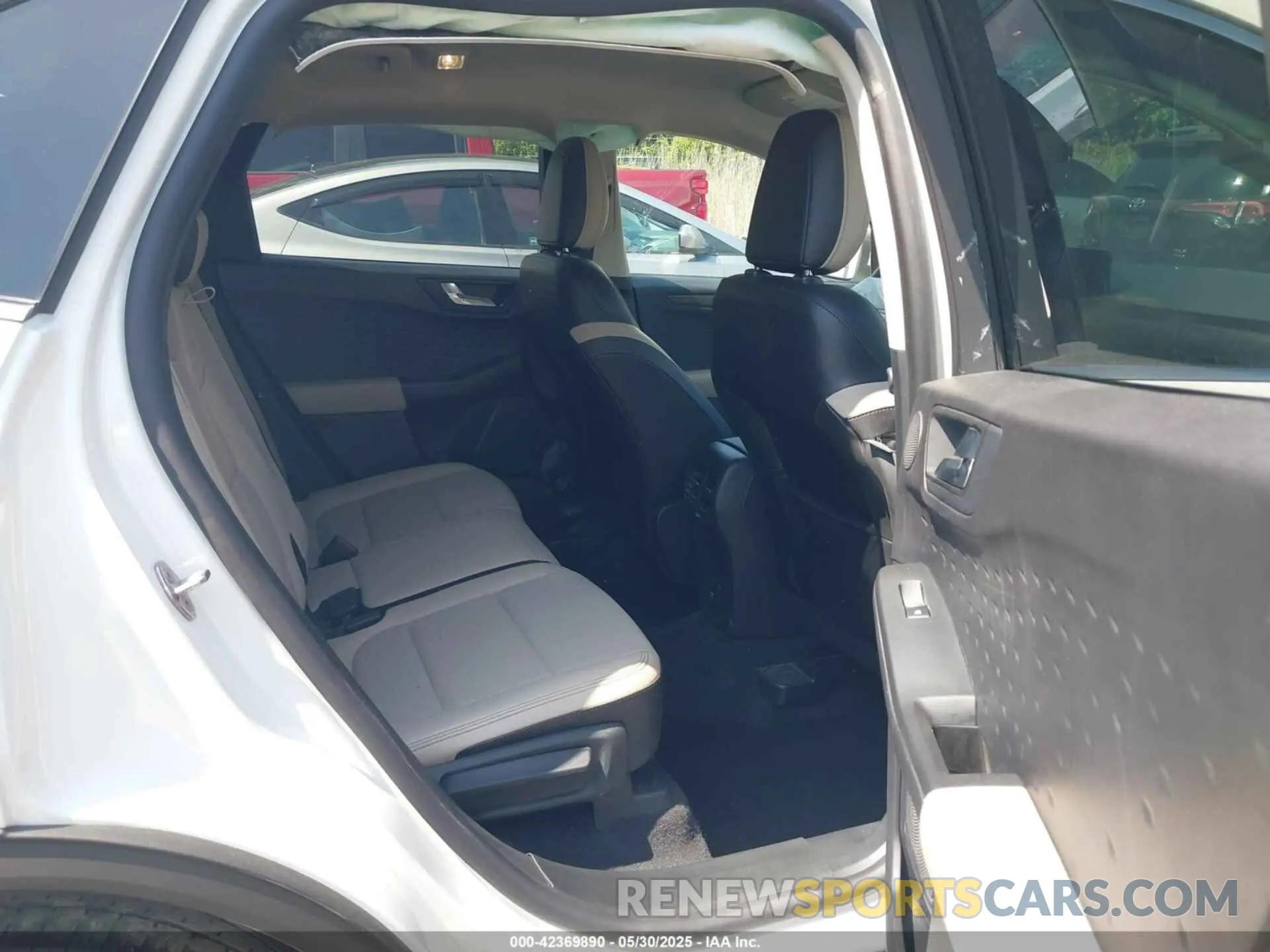 8 fotografías del automóvil dañado 1FMCU9J90LUA39747 FORD ESCAPE 2020
