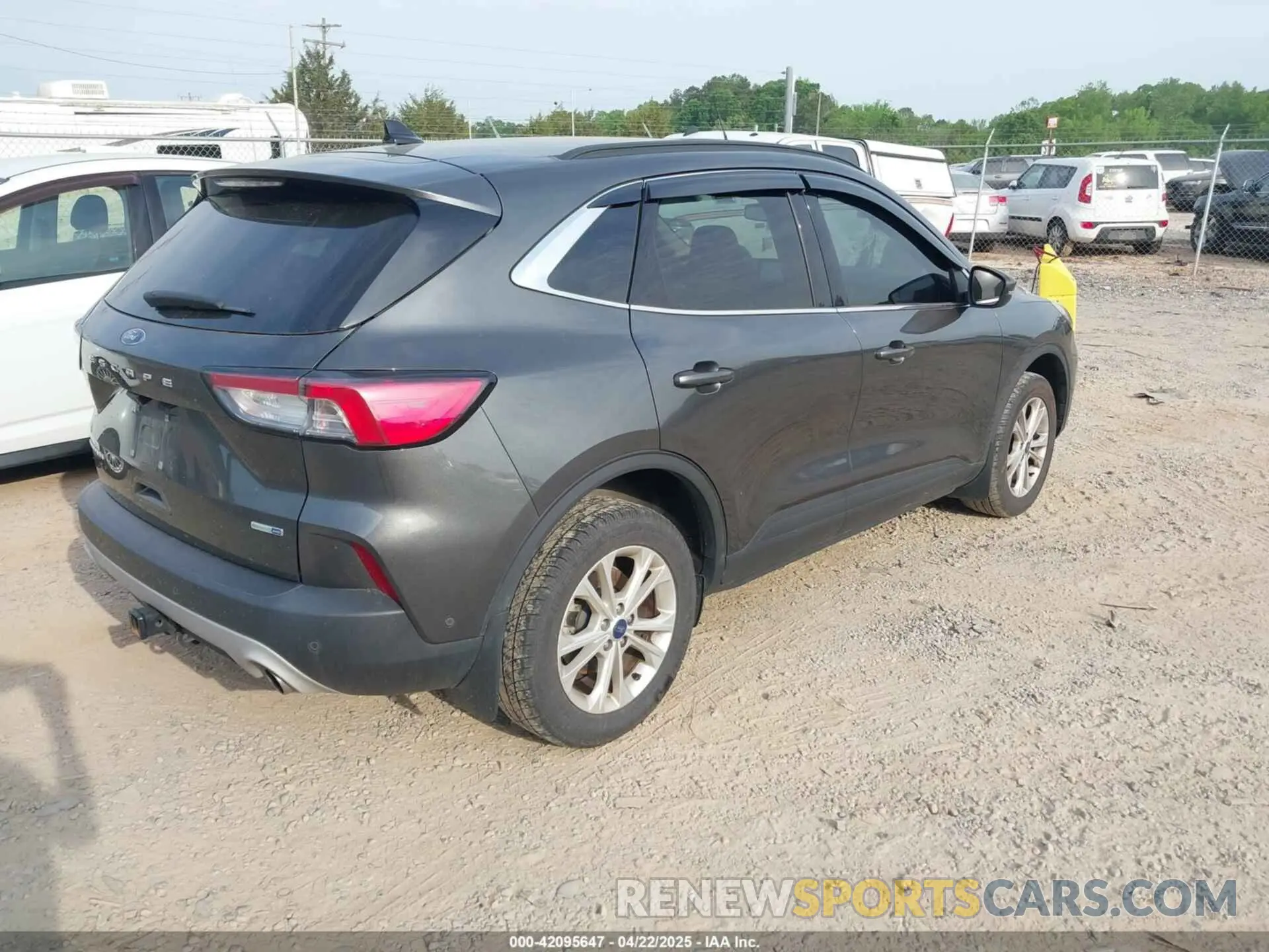 4 fotografías del automóvil dañado 1FMCU9J91LUA21970 FORD ESCAPE 2020