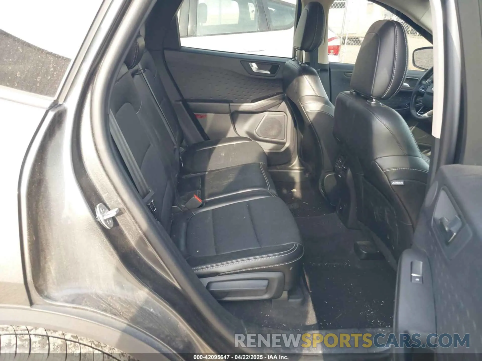8 fotografías del automóvil dañado 1FMCU9J91LUA21970 FORD ESCAPE 2020
