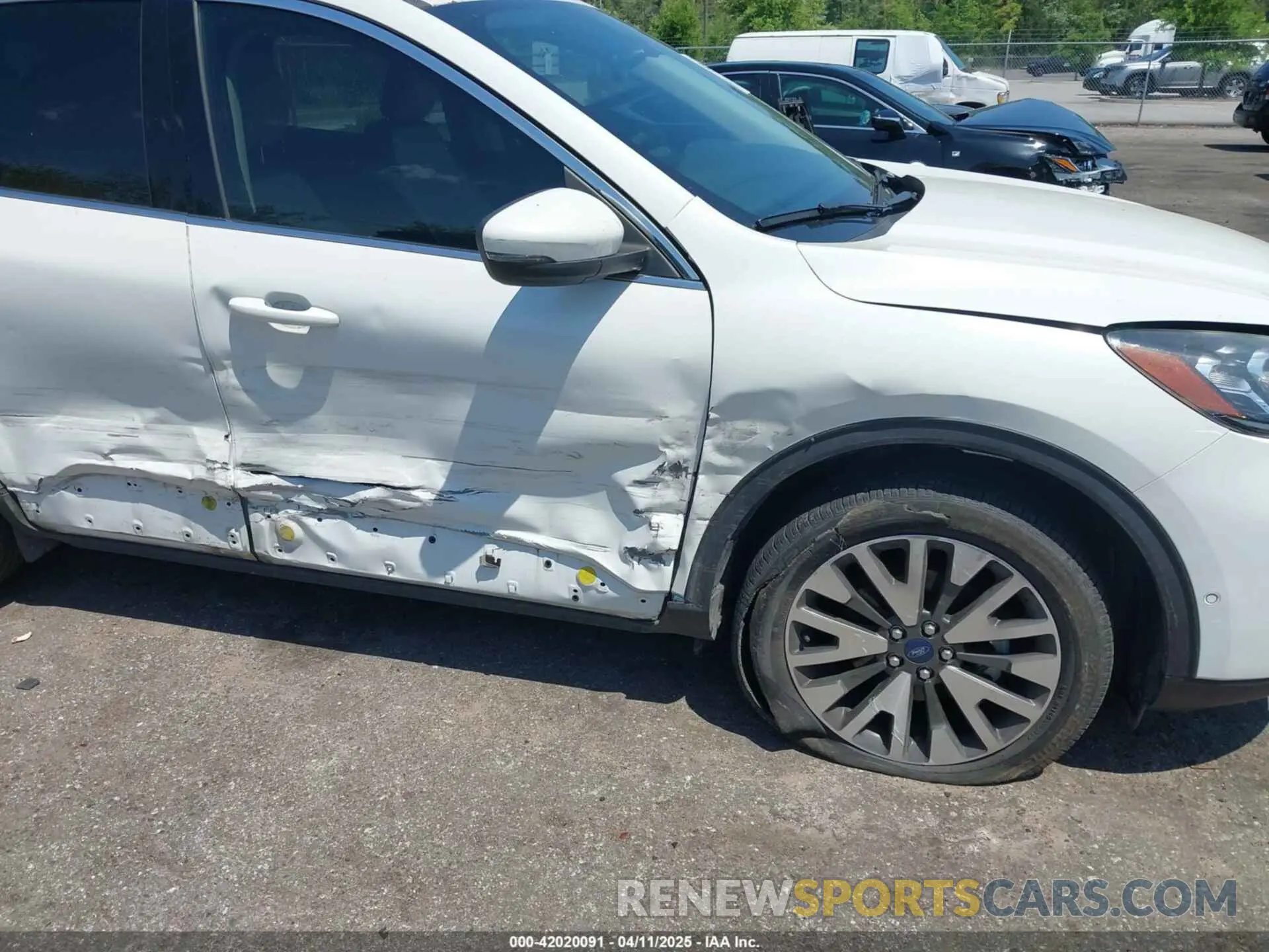 6 fotografías del automóvil dañado 1FMCU9J91LUB45740 FORD ESCAPE 2020