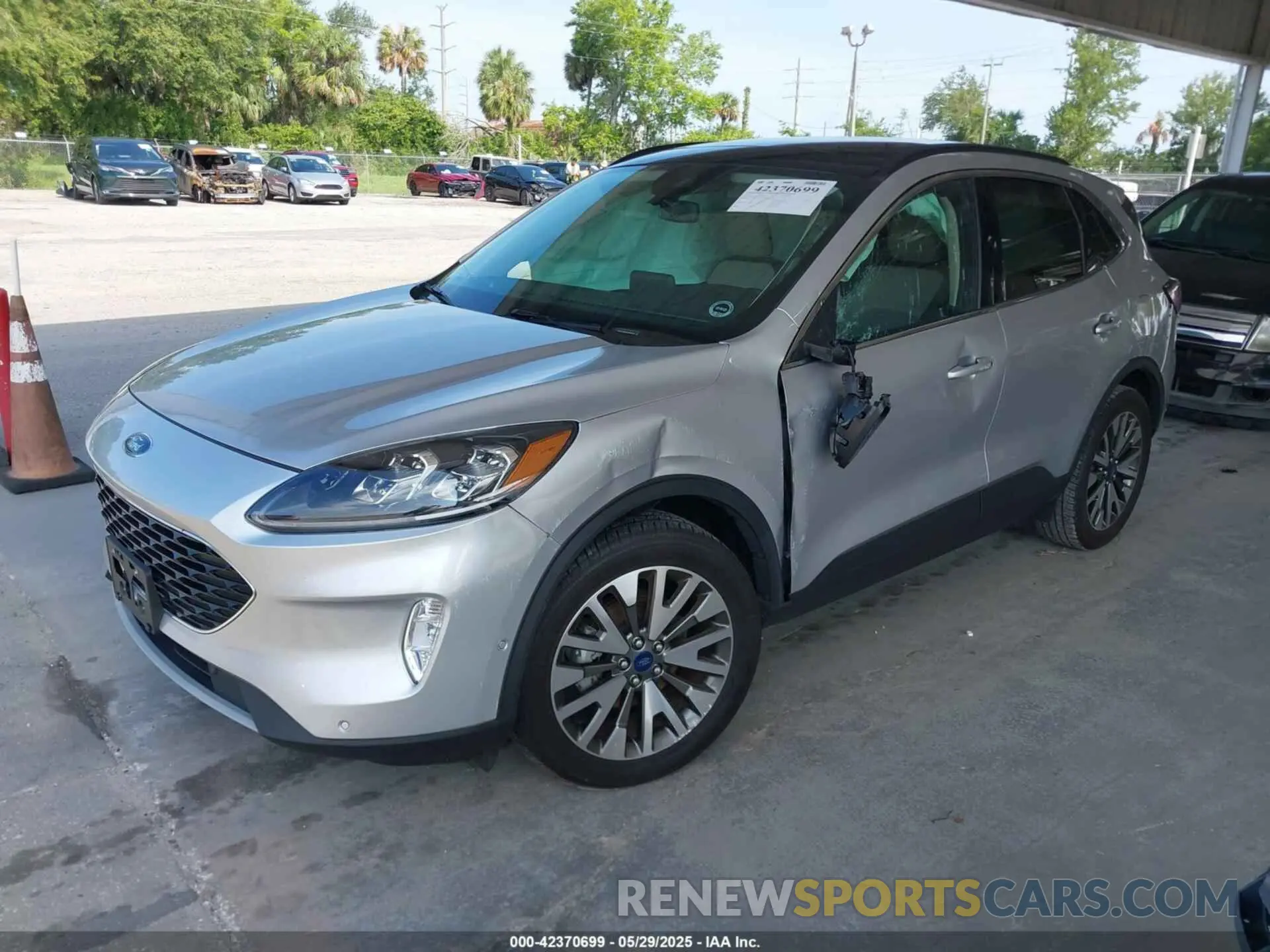 2 fotografías del automóvil dañado 1FMCU9J92LUB28137 FORD ESCAPE 2020