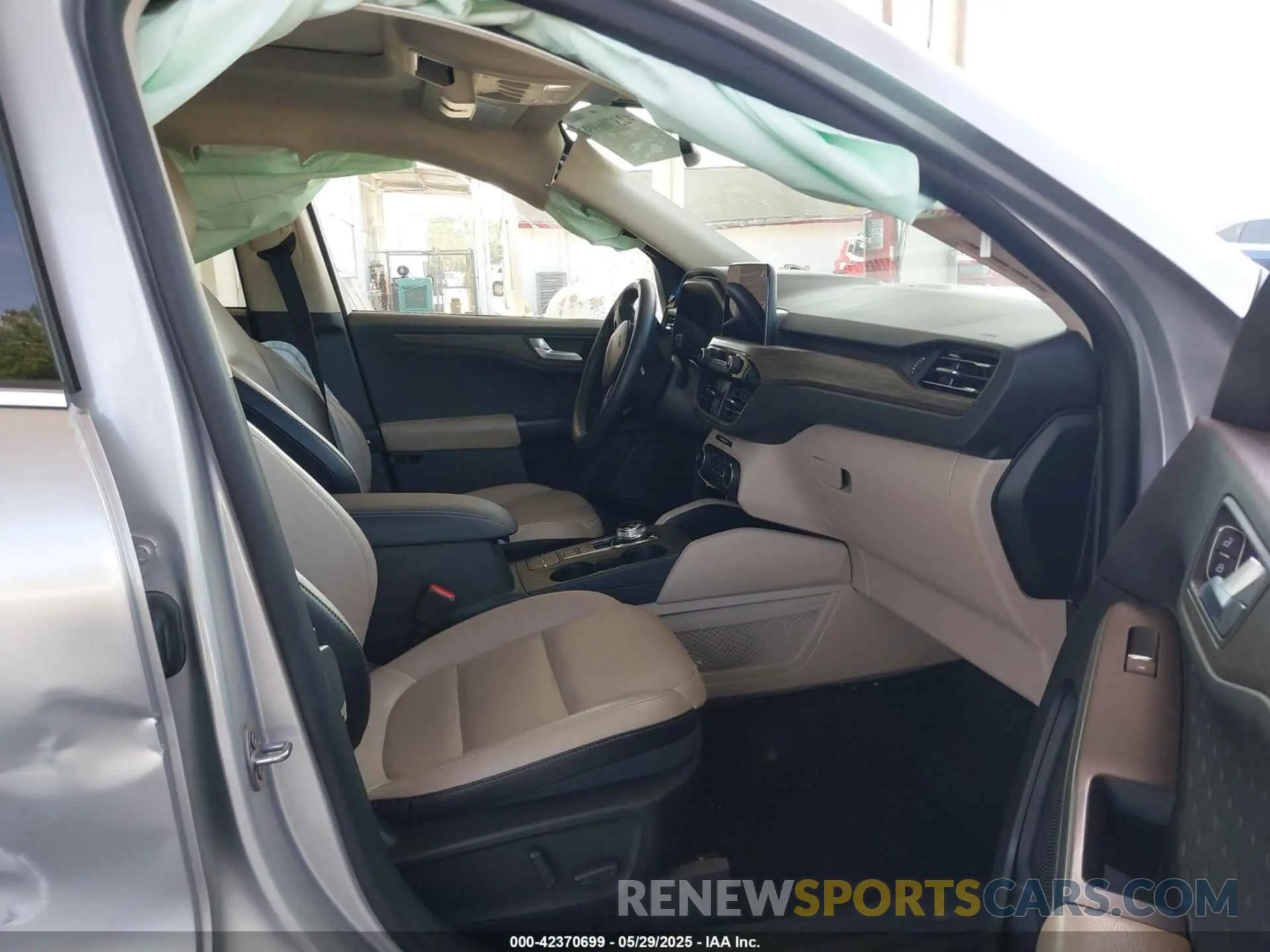 5 fotografías del automóvil dañado 1FMCU9J92LUB28137 FORD ESCAPE 2020