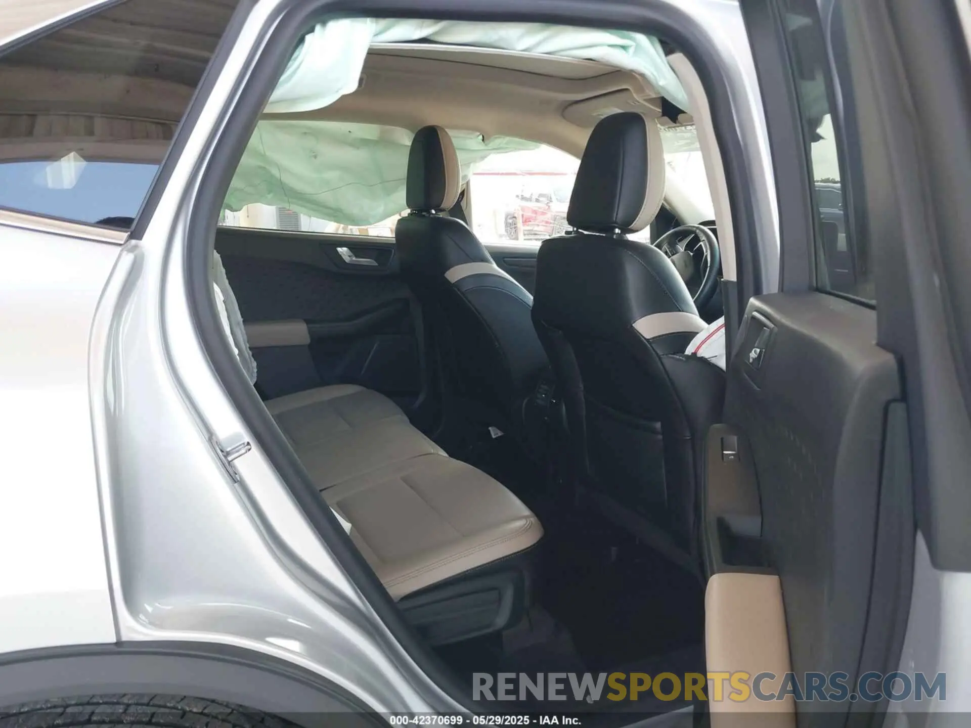 8 fotografías del automóvil dañado 1FMCU9J92LUB28137 FORD ESCAPE 2020