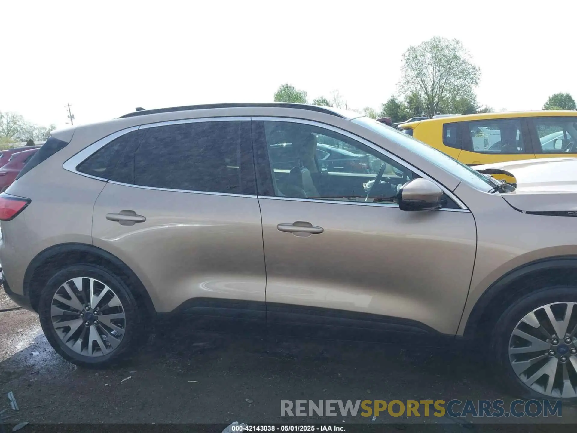 14 fotografías del automóvil dañado 1FMCU9J92LUB48243 FORD ESCAPE 2020