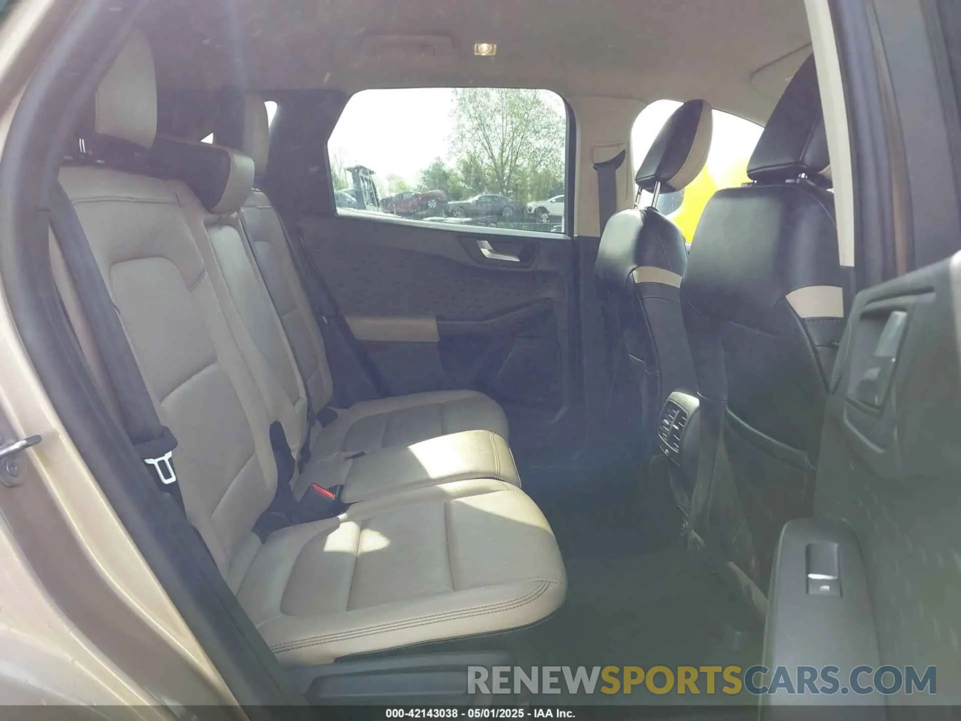 8 fotografías del automóvil dañado 1FMCU9J92LUB48243 FORD ESCAPE 2020