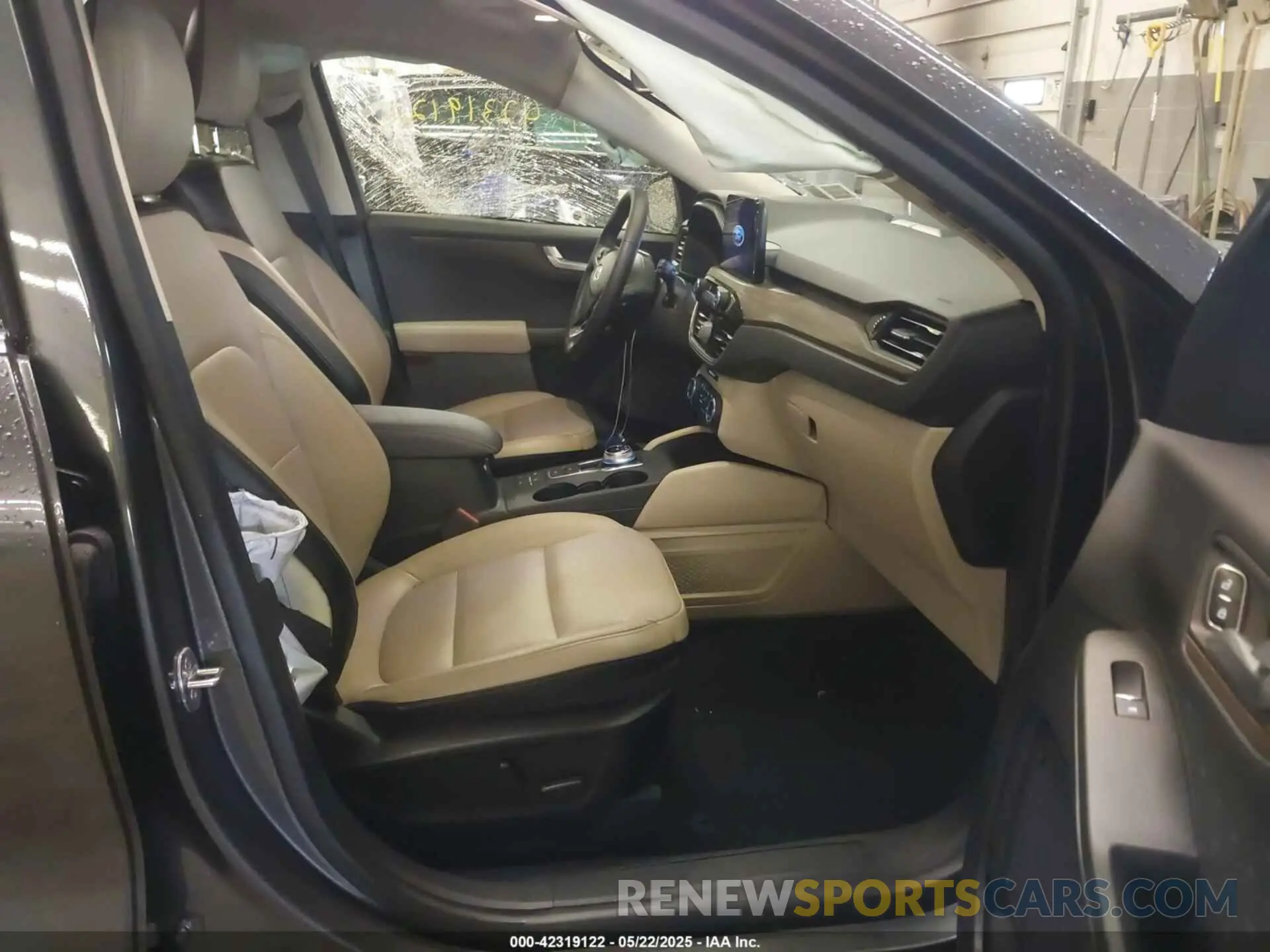 5 fotografías del automóvil dañado 1FMCU9J95LUA39338 FORD ESCAPE 2020