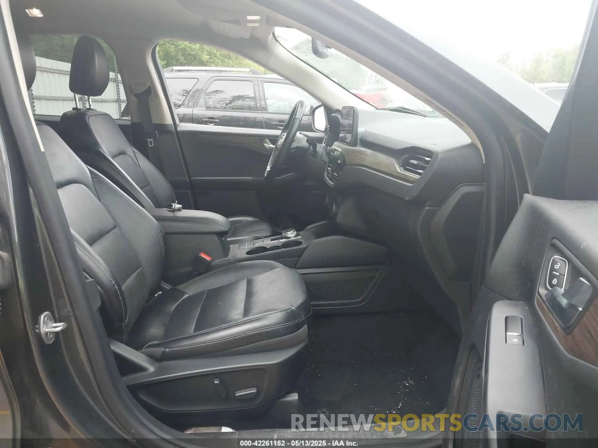5 fotografías del automóvil dañado 1FMCU9J96LUA00564 FORD ESCAPE 2020