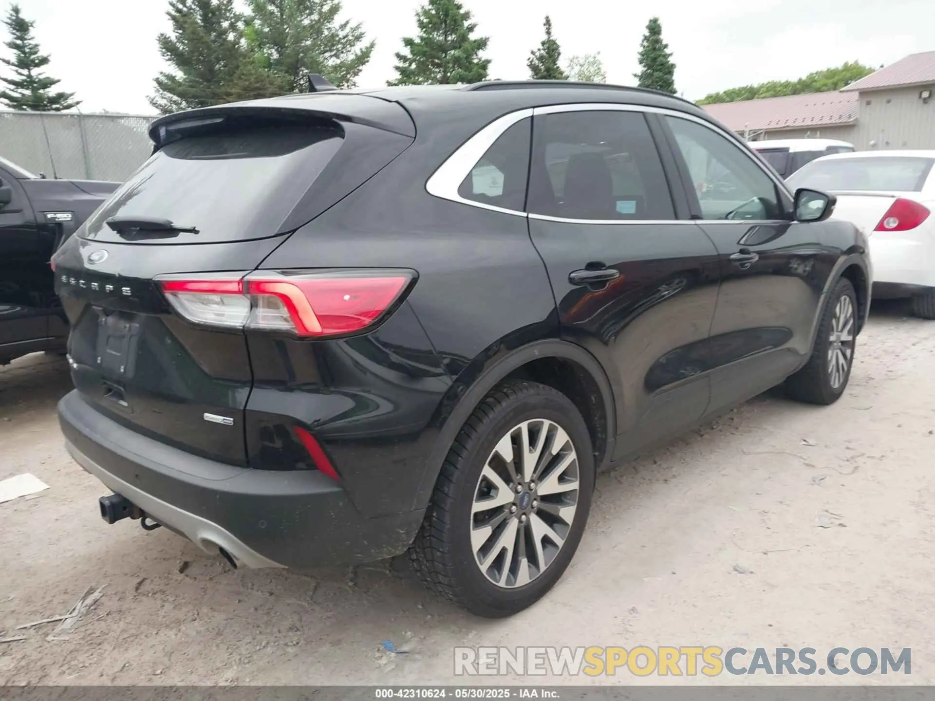 4 fotografías del automóvil dañado 1FMCU9J98LUA34750 FORD ESCAPE 2020