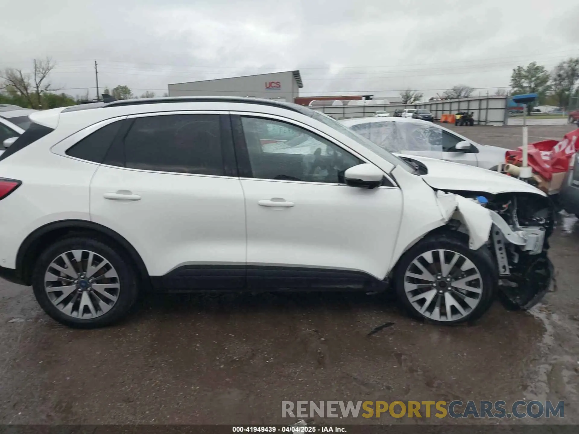 14 fotografías del automóvil dañado 1FMCU9J98LUA35056 FORD ESCAPE 2020
