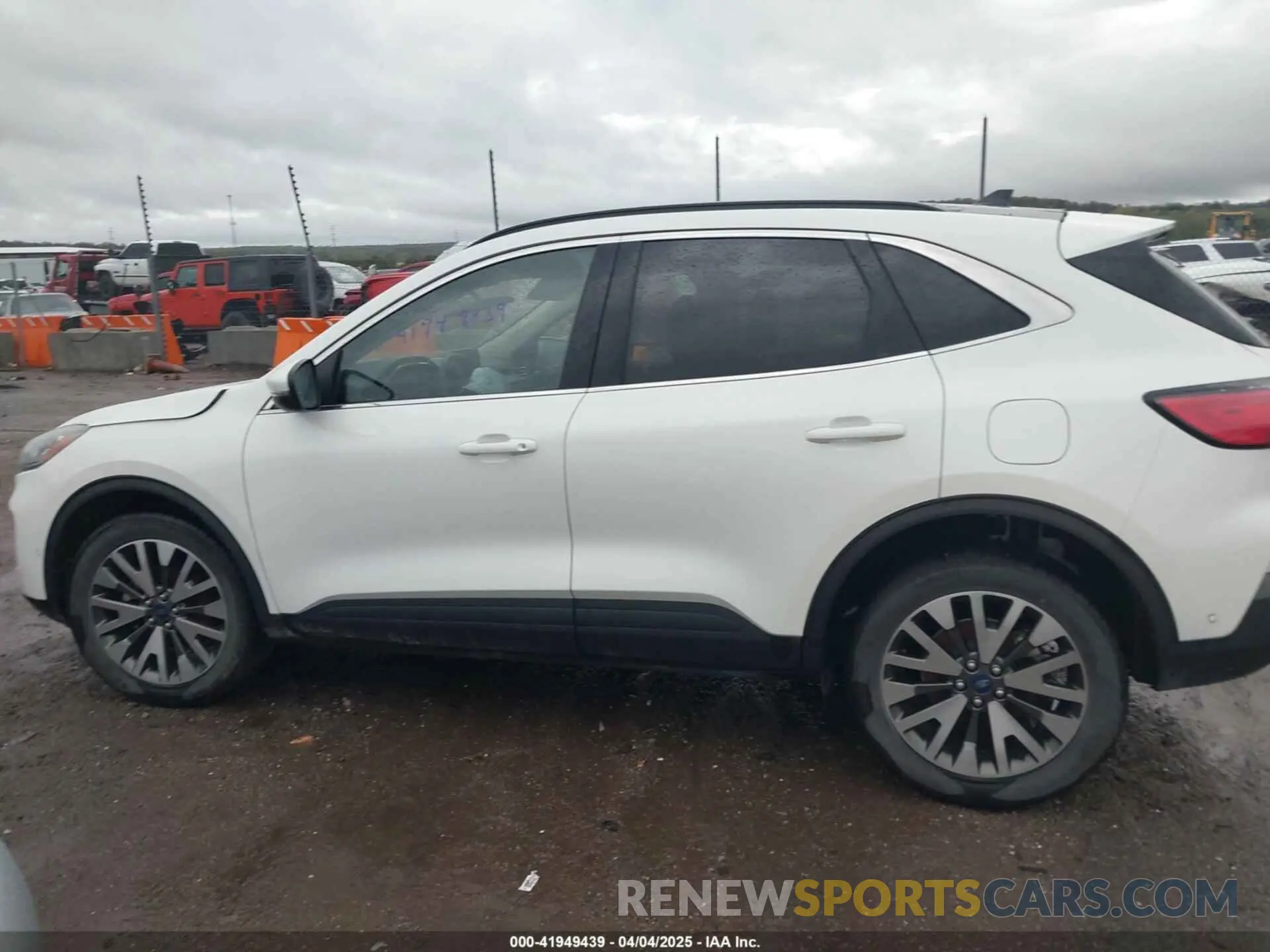 15 fotografías del automóvil dañado 1FMCU9J98LUA35056 FORD ESCAPE 2020