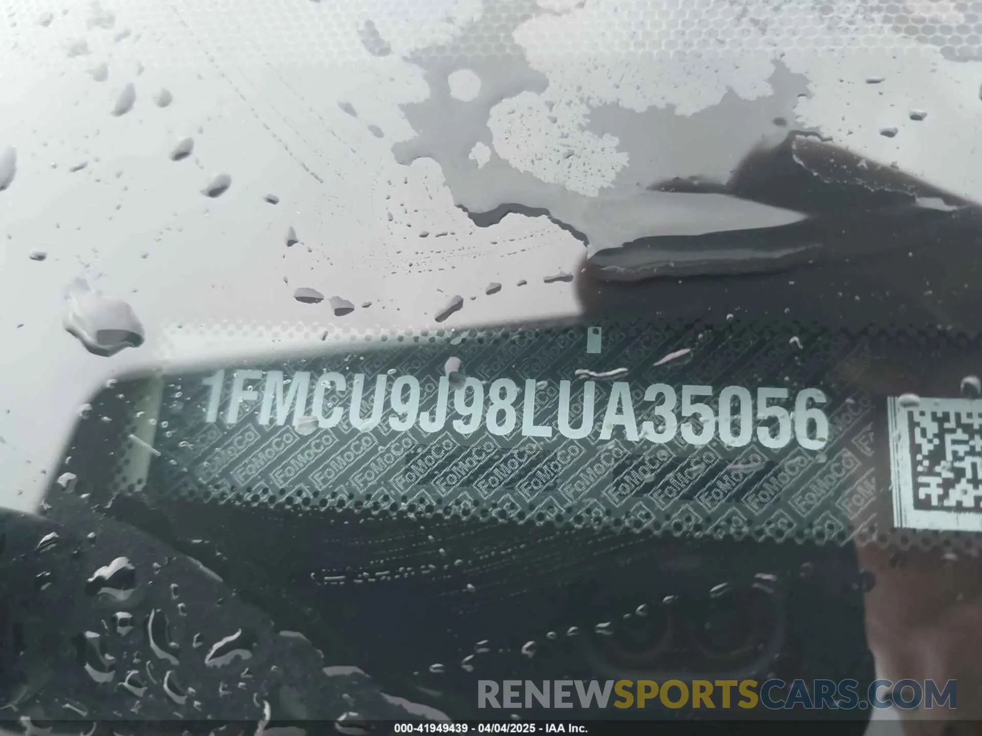 9 fotografías del automóvil dañado 1FMCU9J98LUA35056 FORD ESCAPE 2020