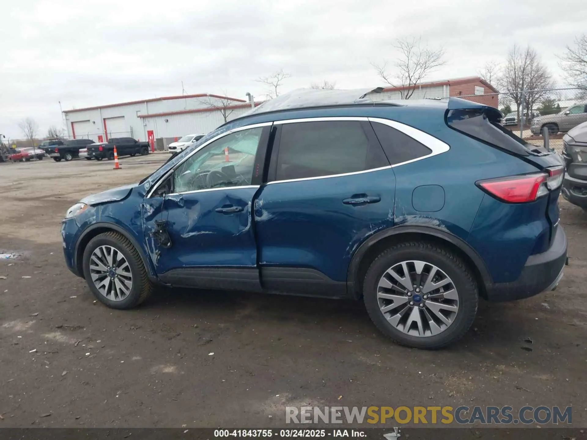 13 fotografías del automóvil dañado 1FMCU9J98LUC00068 FORD ESCAPE 2020