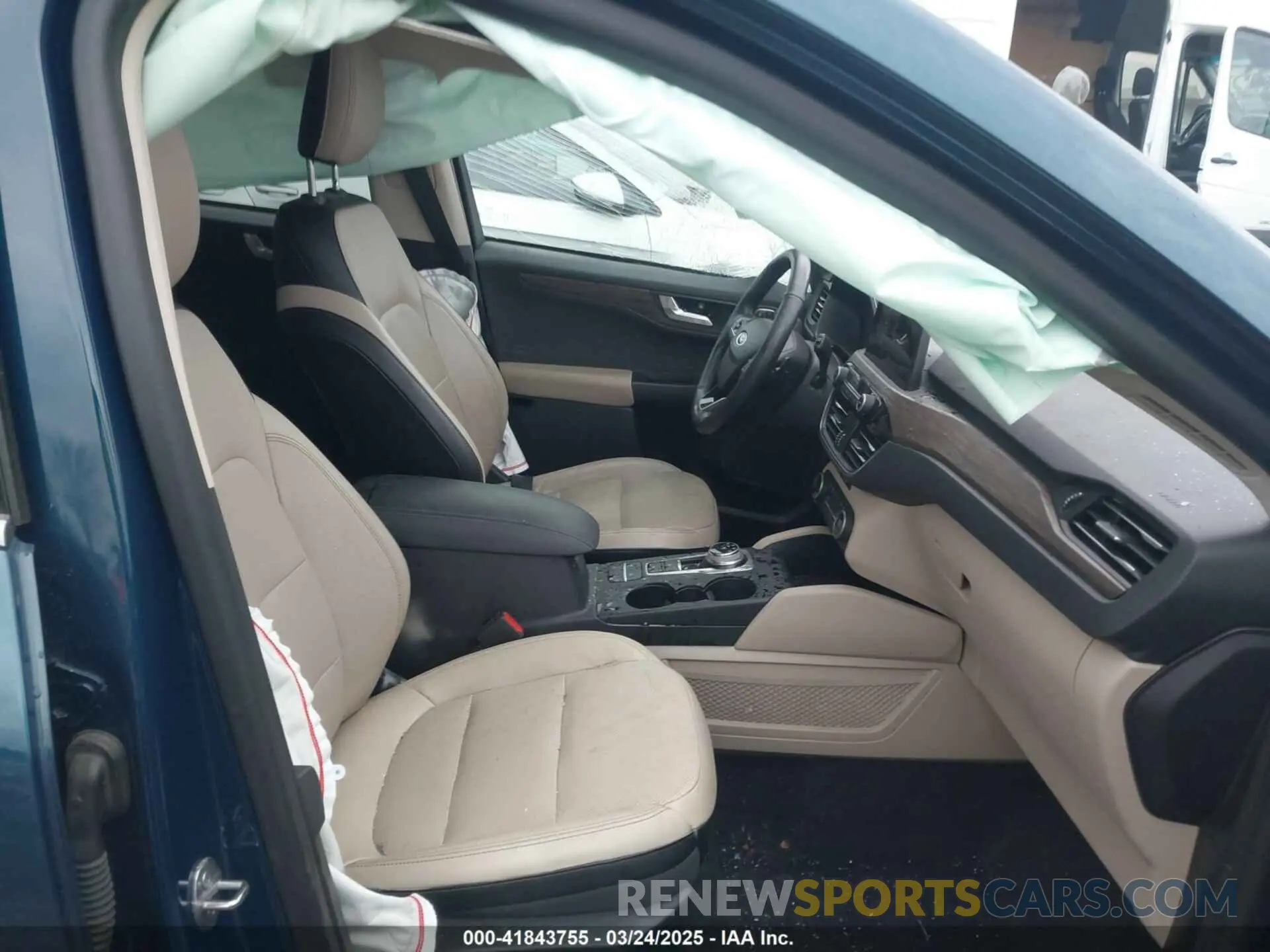 5 fotografías del automóvil dañado 1FMCU9J98LUC00068 FORD ESCAPE 2020
