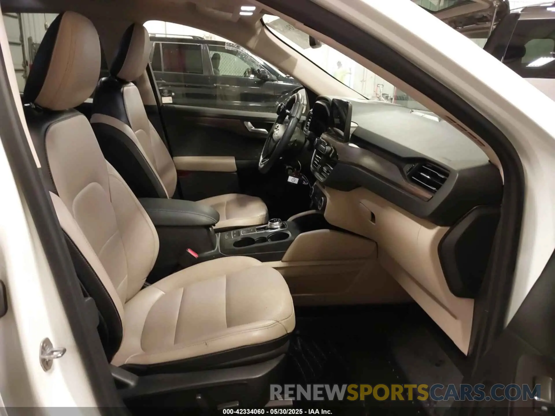 5 fotografías del automóvil dañado 1FMCU9J99LUA26706 FORD ESCAPE 2020