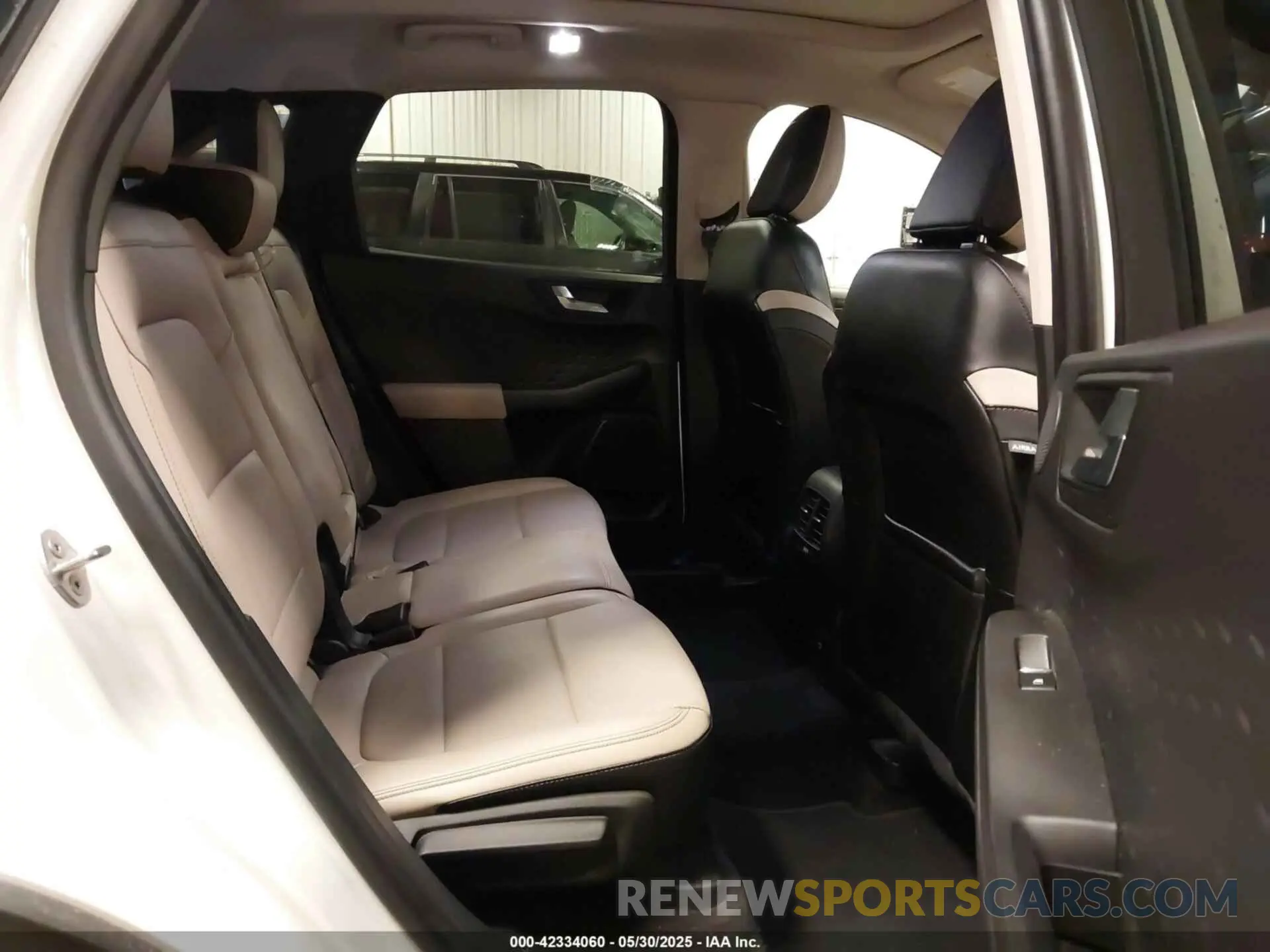 8 fotografías del automóvil dañado 1FMCU9J99LUA26706 FORD ESCAPE 2020