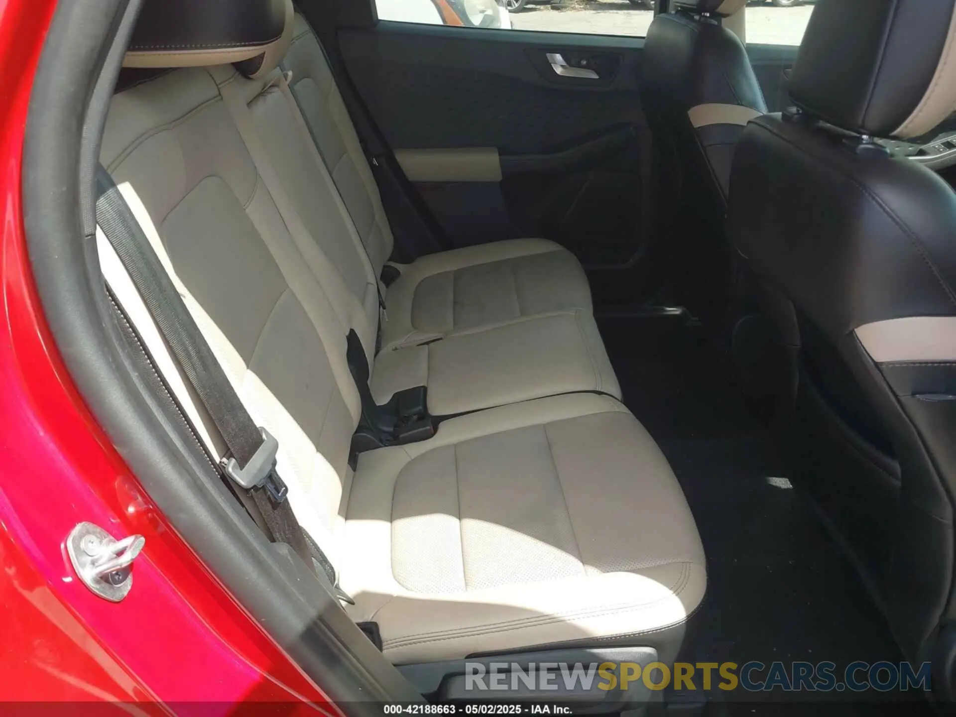 8 fotografías del automóvil dañado 1FMCU9J9XLUB89946 FORD ESCAPE 2020