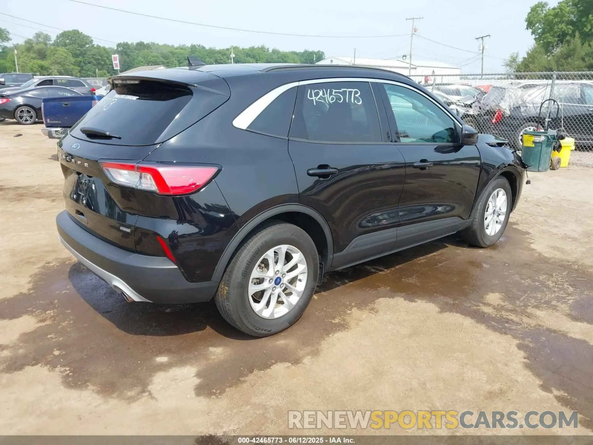 4 fotografías del automóvil dañado 1FMCU0BZ3MUA36546 FORD ESCAPE 2021