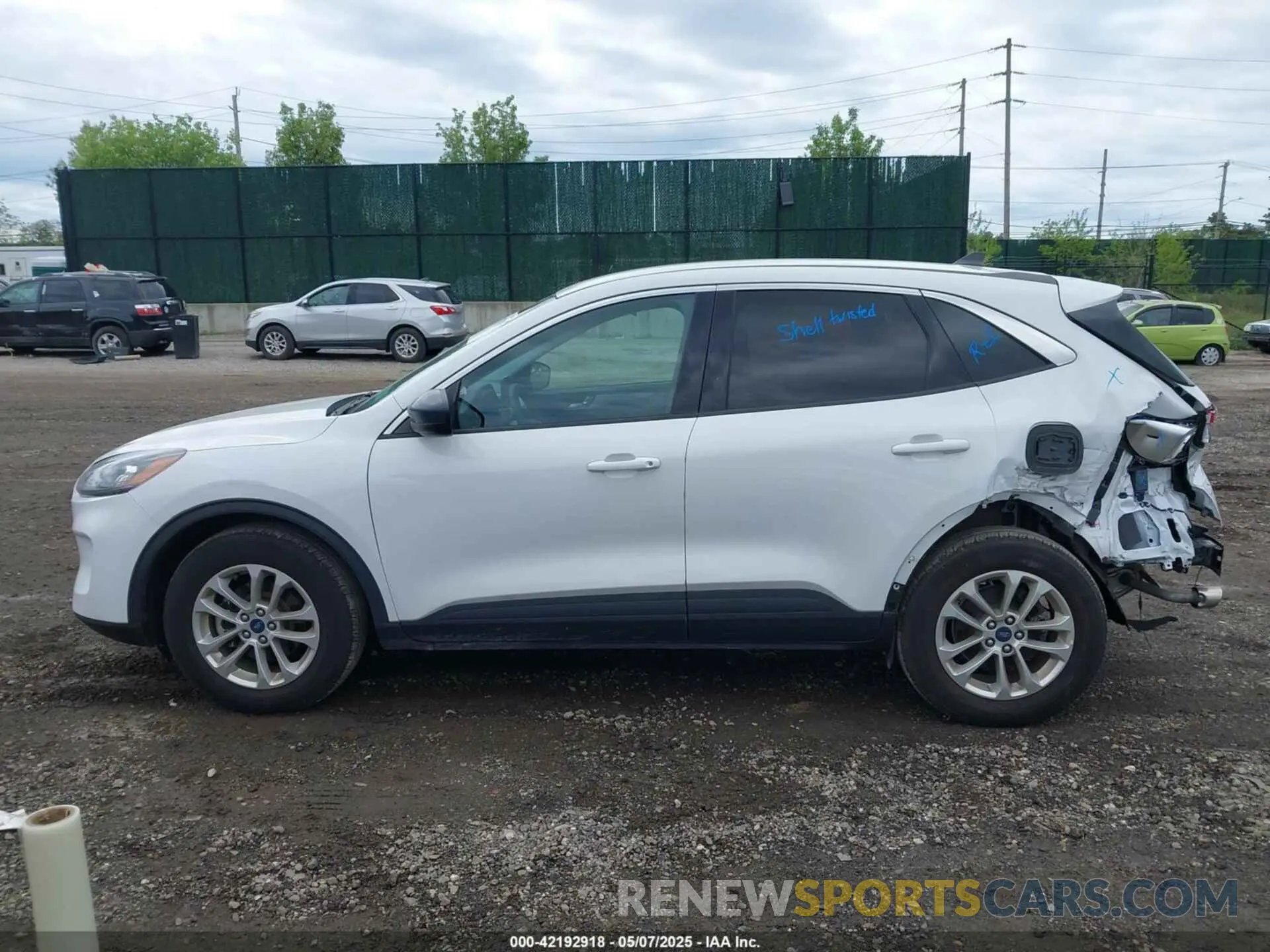 14 fotografías del automóvil dañado 1FMCU0BZ3MUB23654 FORD ESCAPE 2021