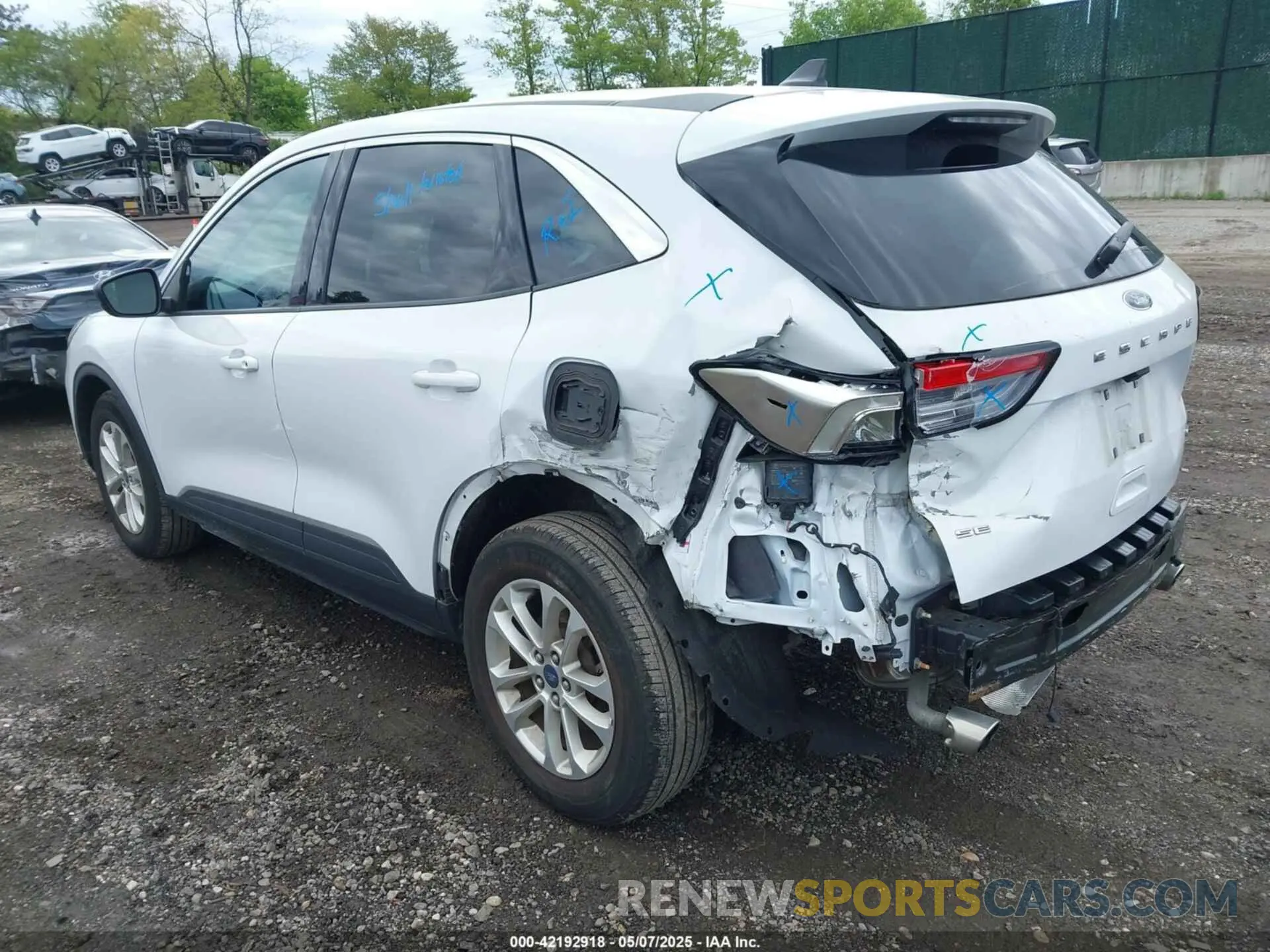 3 fotografías del automóvil dañado 1FMCU0BZ3MUB23654 FORD ESCAPE 2021