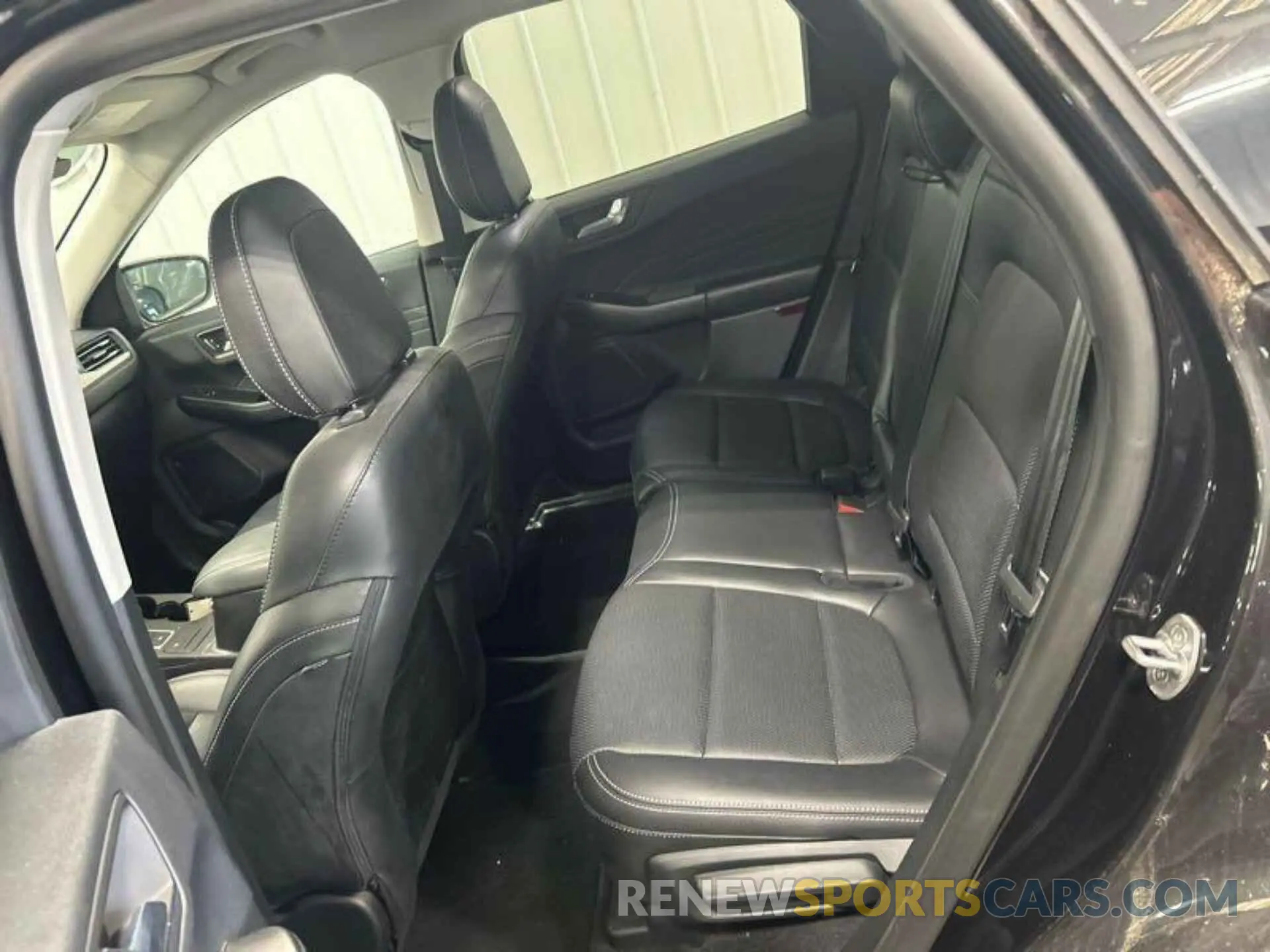 8 fotografías del automóvil dañado 1FMCU0CZ3MUB25404 FORD ESCAPE 2021