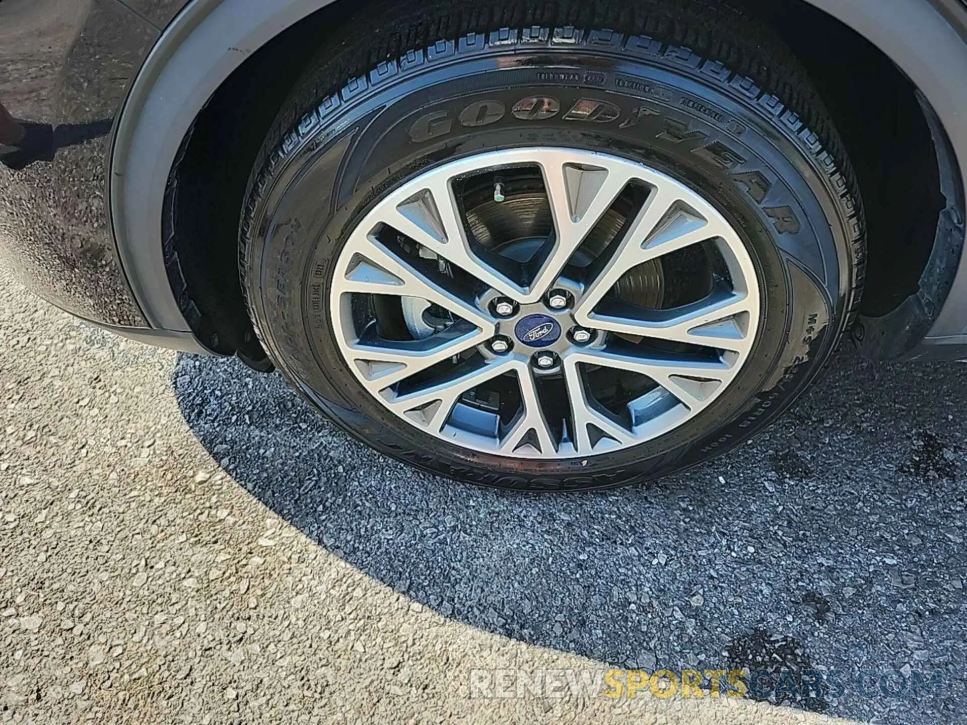 4 fotografías del automóvil dañado 1FMCU0CZ9MUB25164 FORD ESCAPE 2021