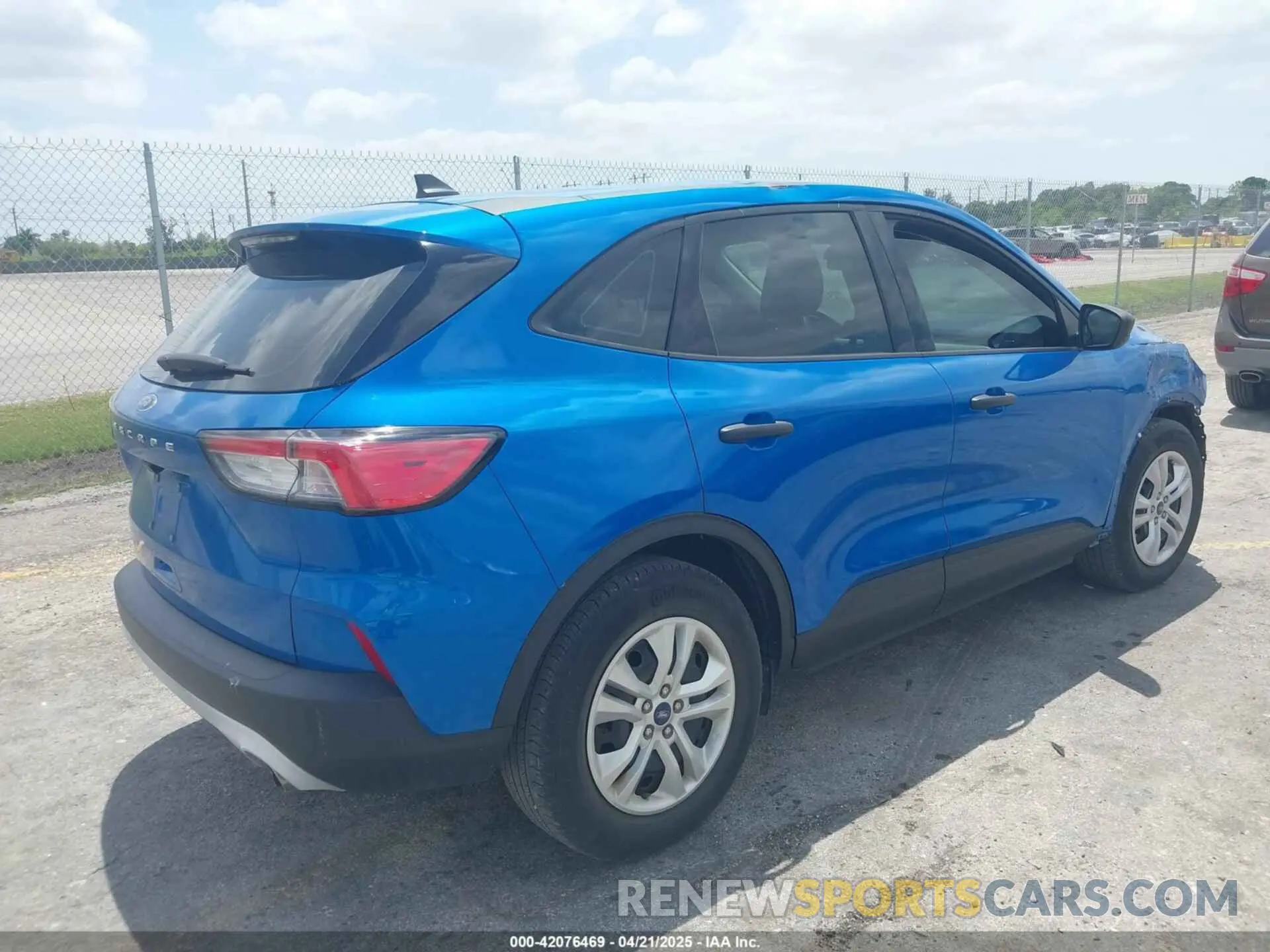 4 fotografías del automóvil dañado 1FMCU0F64MUA25779 FORD ESCAPE 2021