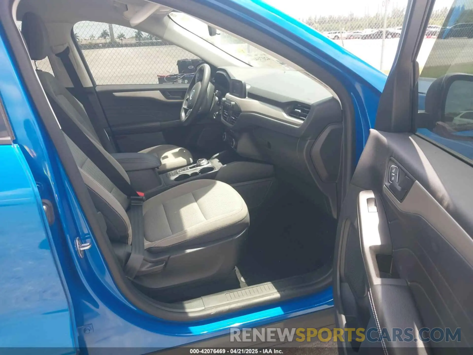 5 fotografías del automóvil dañado 1FMCU0F64MUA25779 FORD ESCAPE 2021