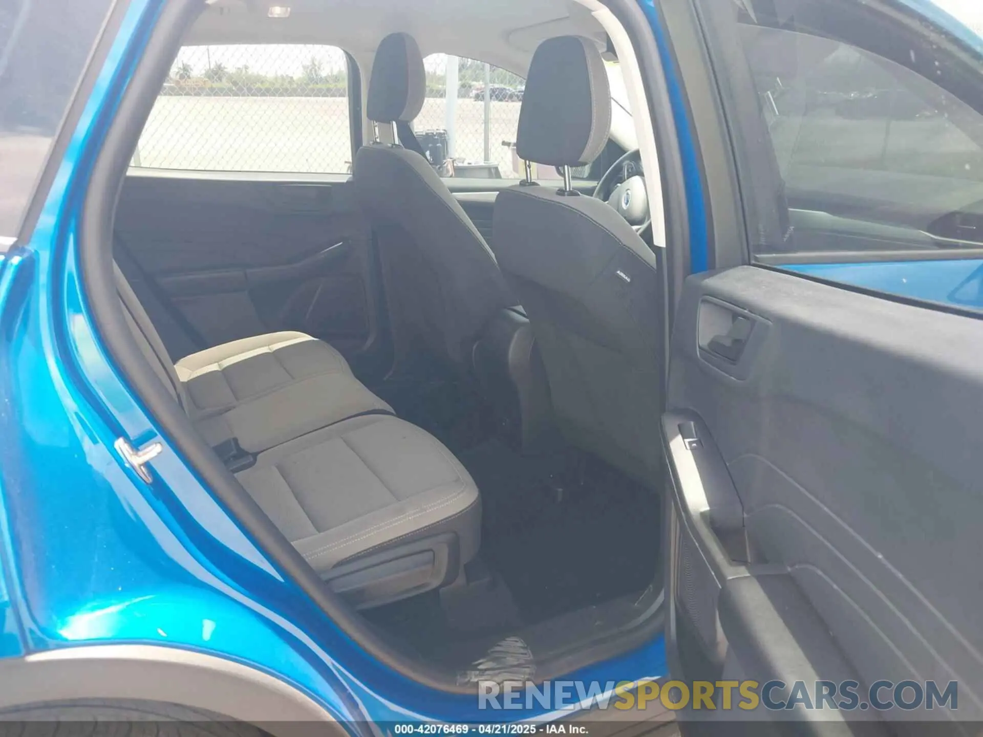 8 fotografías del automóvil dañado 1FMCU0F64MUA25779 FORD ESCAPE 2021