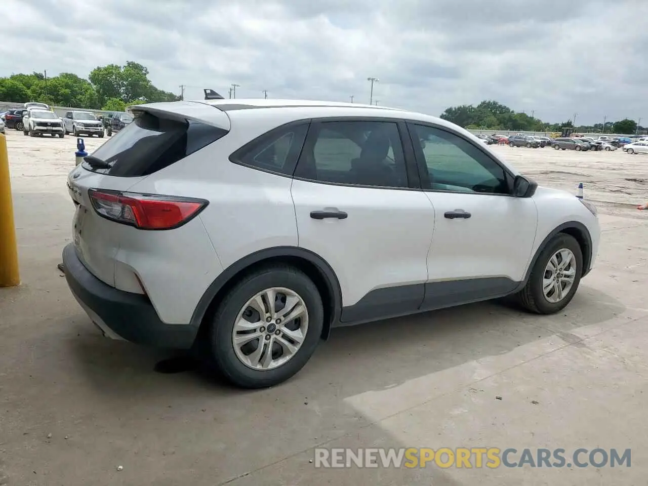 3 fotografías del automóvil dañado 1FMCU0F68MUA84219 FORD ESCAPE 2021