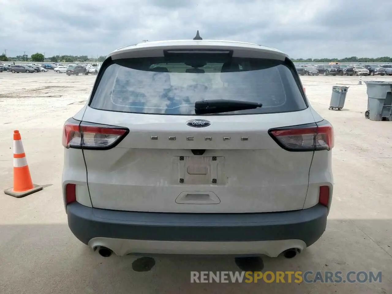 6 fotografías del automóvil dañado 1FMCU0F68MUA84219 FORD ESCAPE 2021