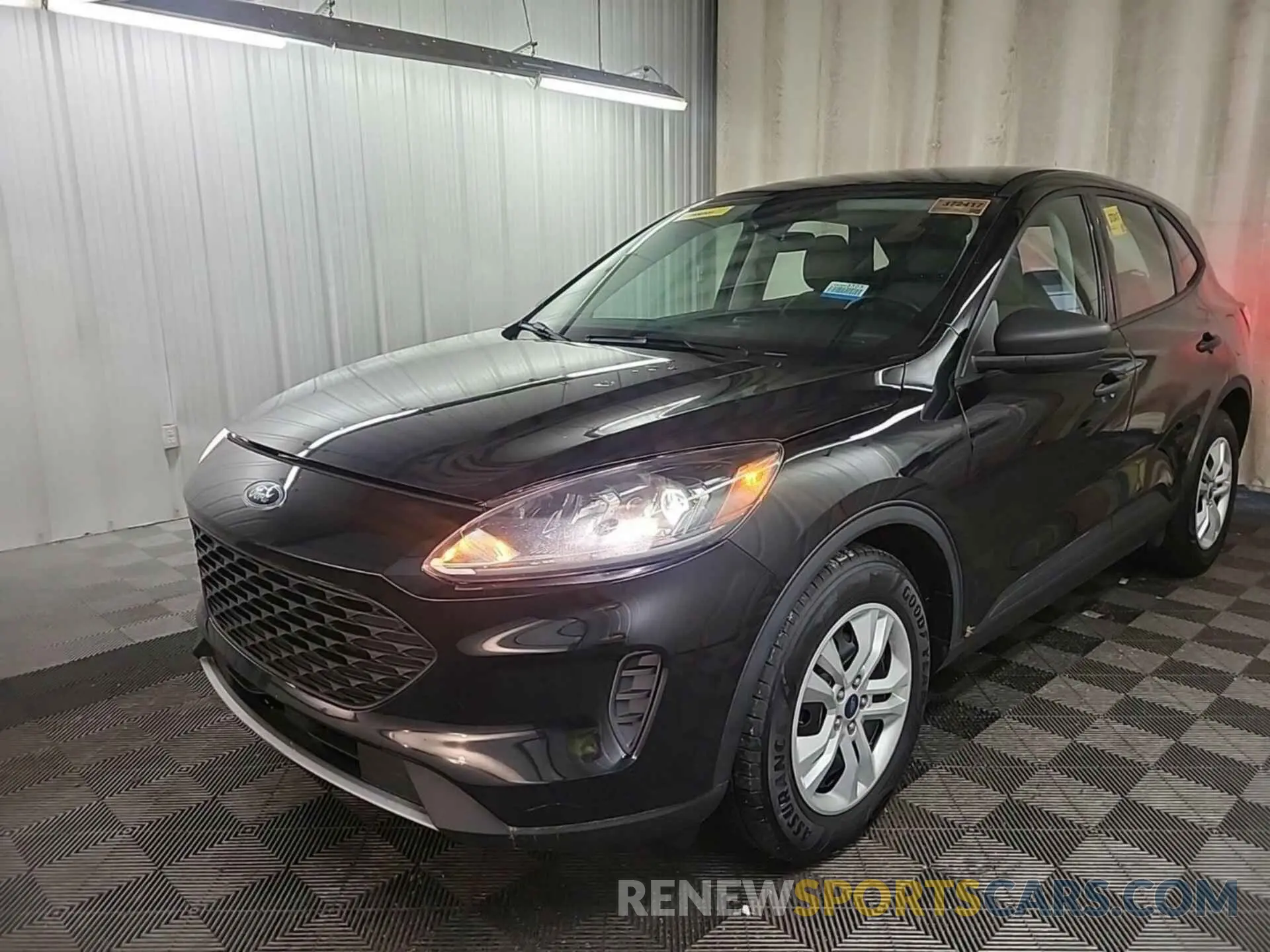 2 fotografías del automóvil dañado 1FMCU0F68MUA99044 FORD ESCAPE 2021