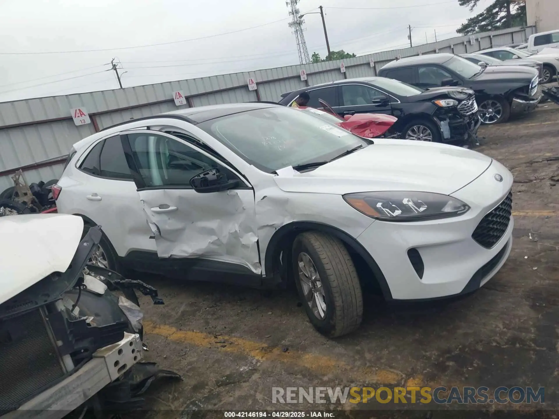 13 fotografías del automóvil dañado 1FMCU0G60MUB10259 FORD ESCAPE 2021