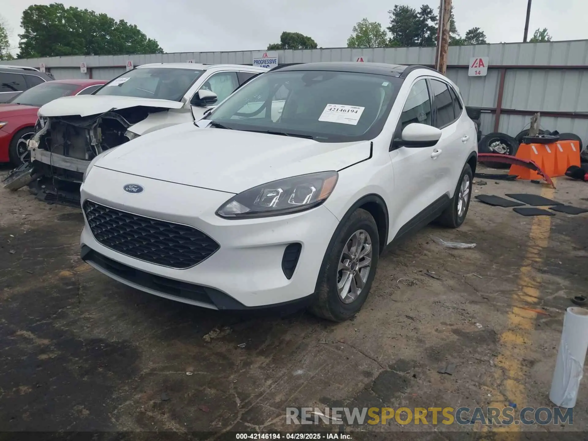 2 fotografías del automóvil dañado 1FMCU0G60MUB10259 FORD ESCAPE 2021