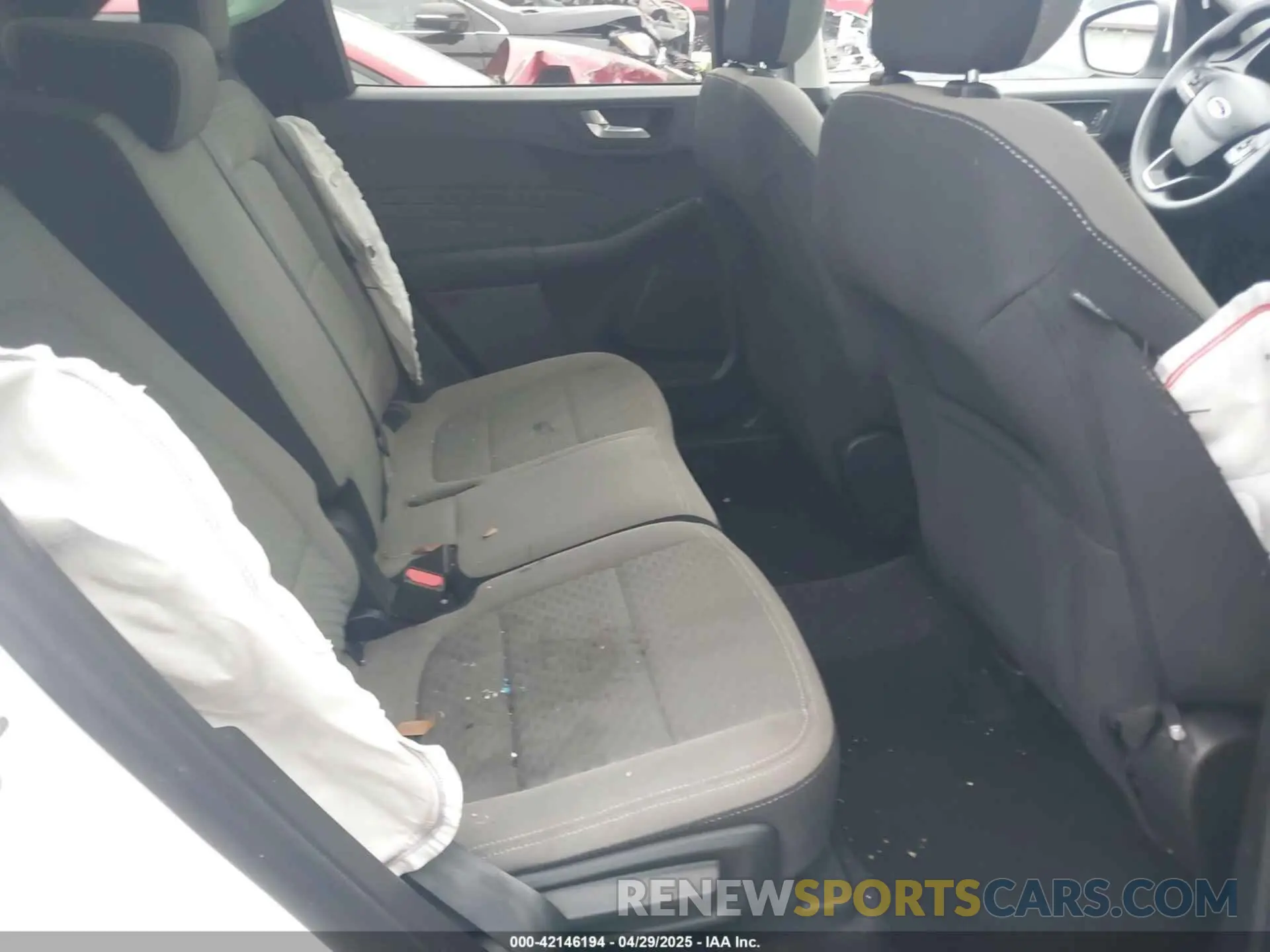 8 fotografías del automóvil dañado 1FMCU0G60MUB10259 FORD ESCAPE 2021