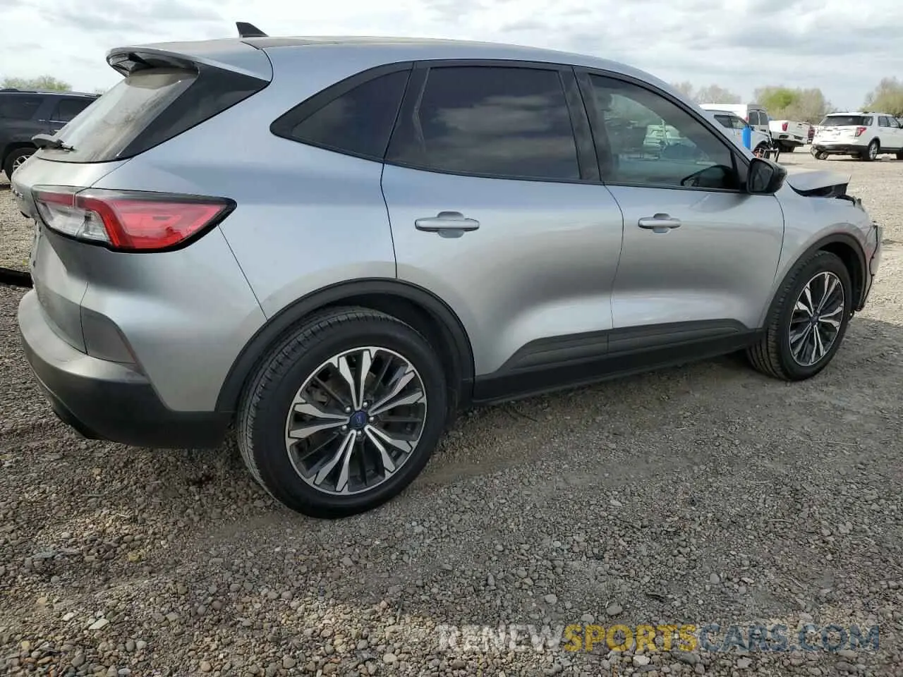 3 fotografías del automóvil dañado 1FMCU0G60MUB26476 FORD ESCAPE 2021