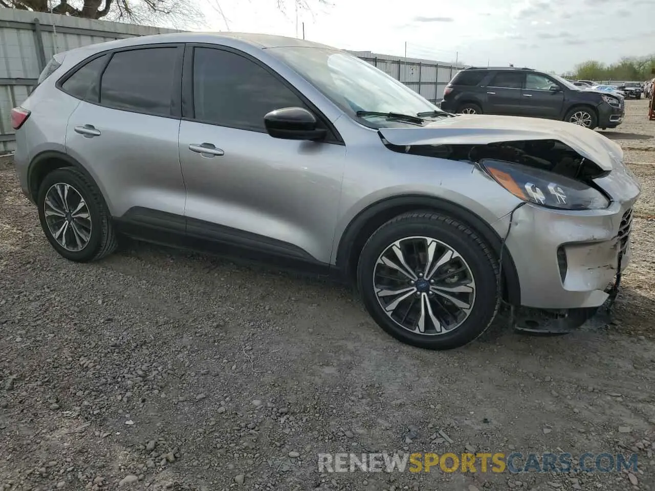 4 fotografías del automóvil dañado 1FMCU0G60MUB26476 FORD ESCAPE 2021