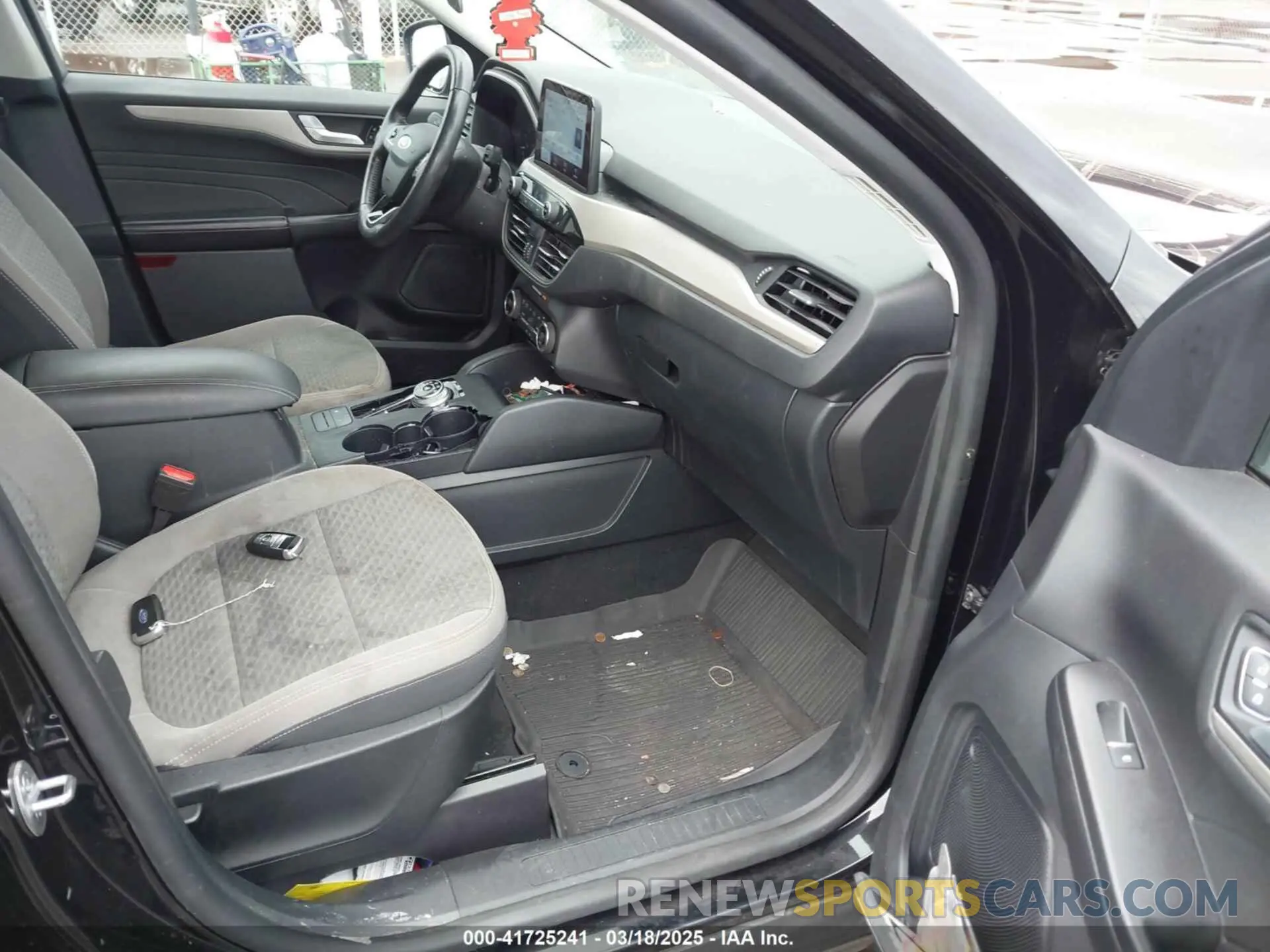 5 fotografías del automóvil dañado 1FMCU0G61MUA15936 FORD ESCAPE 2021