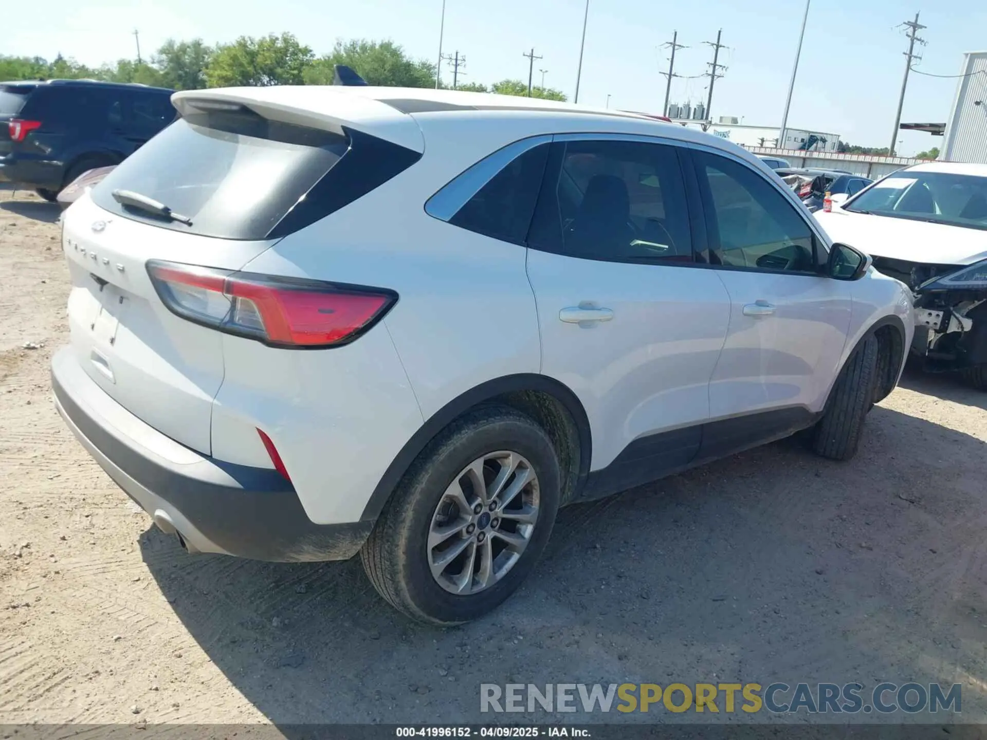 4 fotografías del automóvil dañado 1FMCU0G62MUA08798 FORD ESCAPE 2021