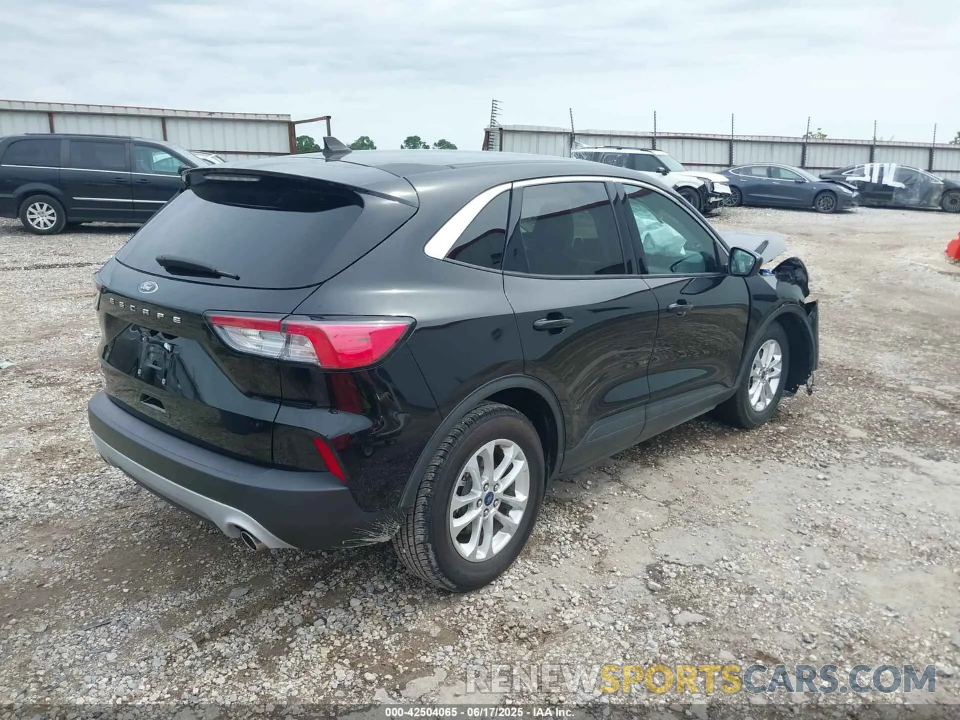 4 fotografías del automóvil dañado 1FMCU0G62MUA71075 FORD ESCAPE 2021