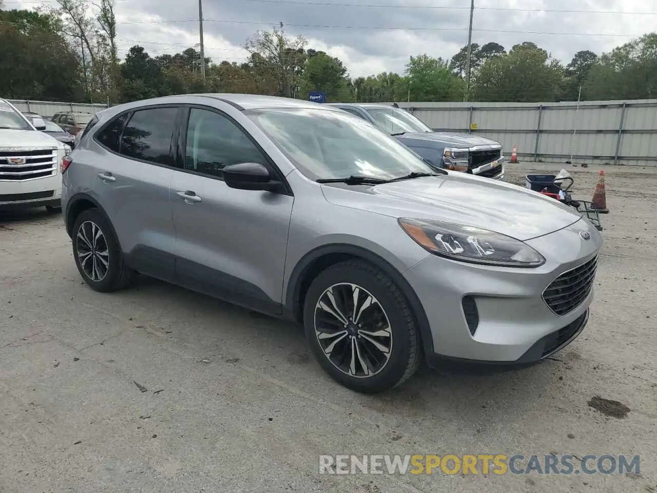 4 fotografías del automóvil dañado 1FMCU0G63MUA99659 FORD ESCAPE 2021
