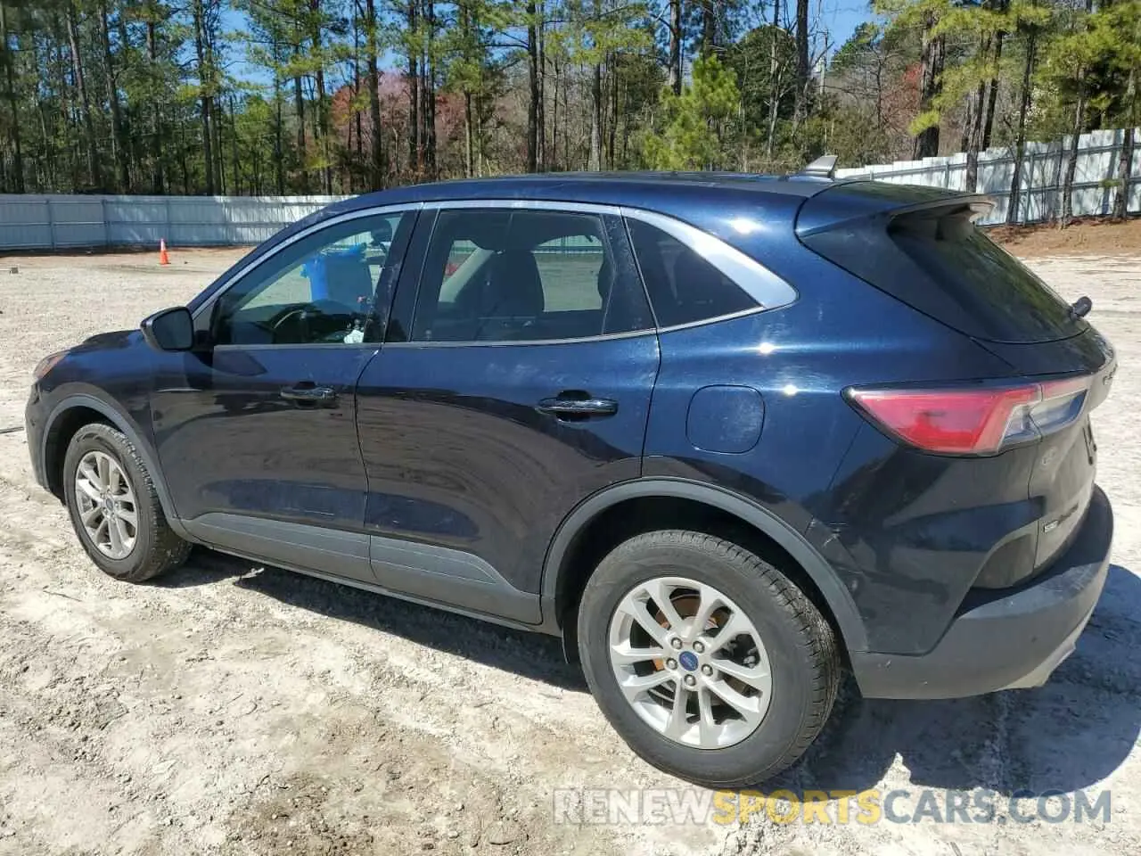 2 fotografías del automóvil dañado 1FMCU0G64MUA91070 FORD ESCAPE 2021