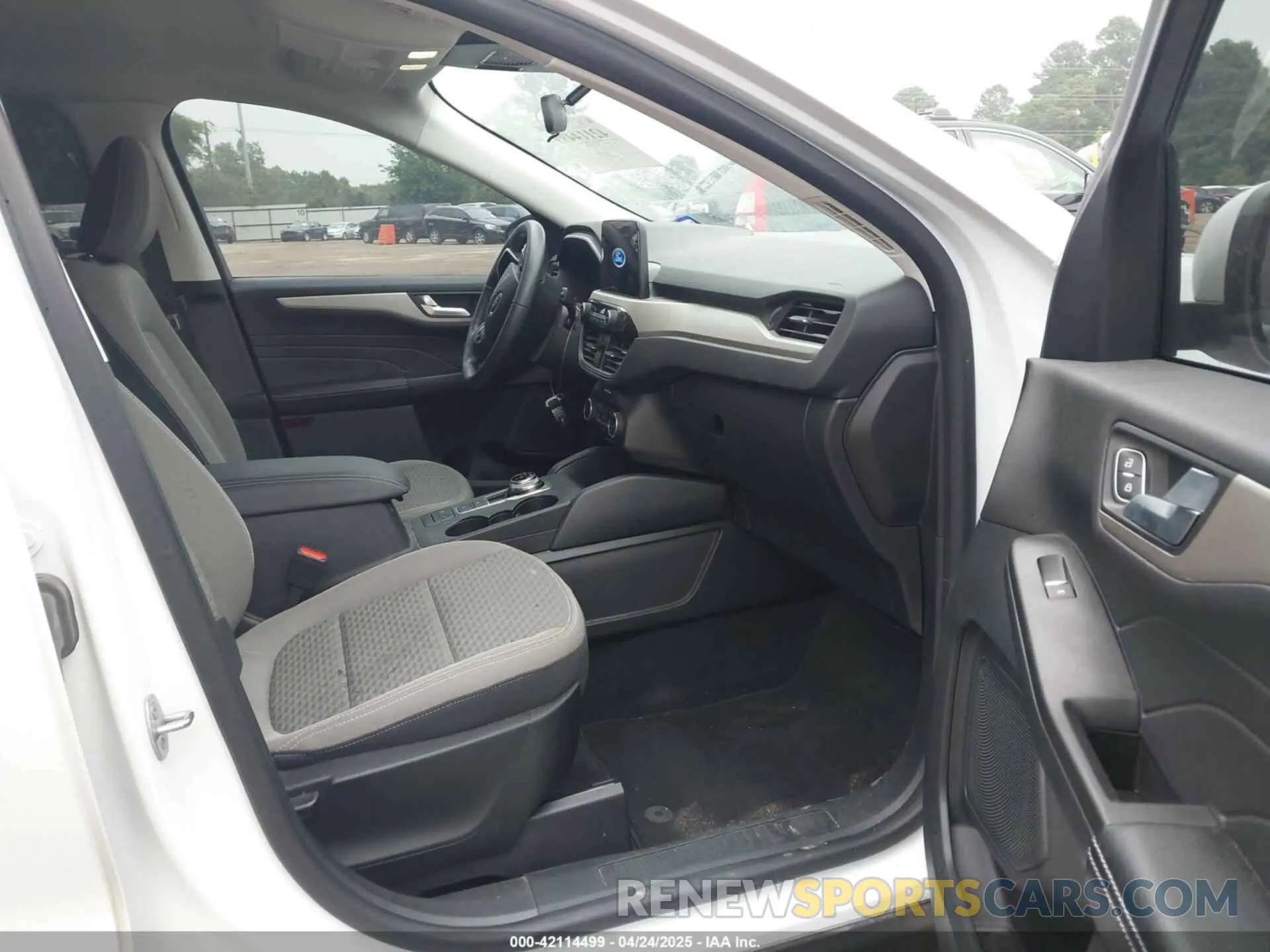 5 fotografías del automóvil dañado 1FMCU0G67MUA28772 FORD ESCAPE 2021