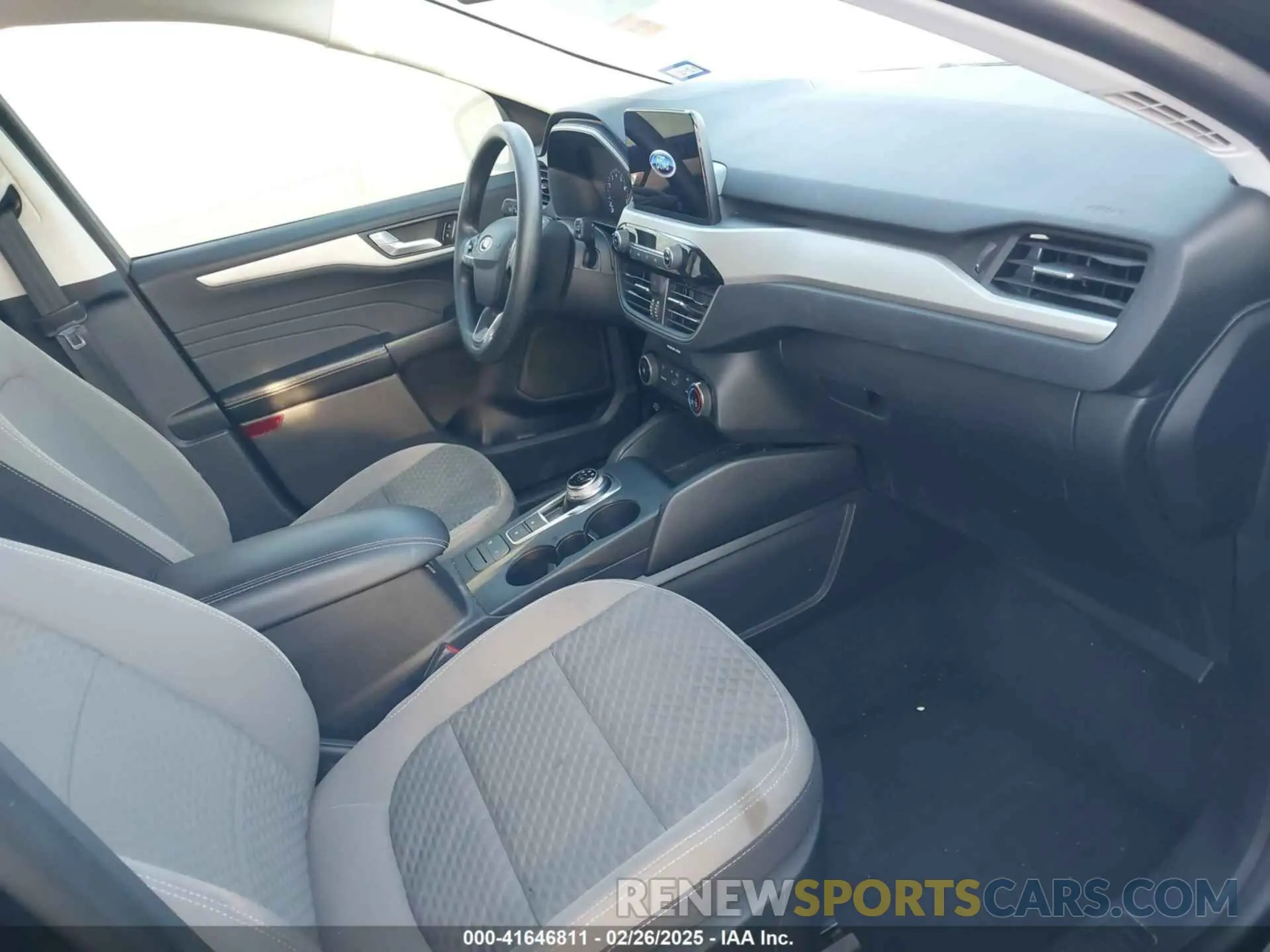 5 fotografías del automóvil dañado 1FMCU0G67MUB29746 FORD ESCAPE 2021