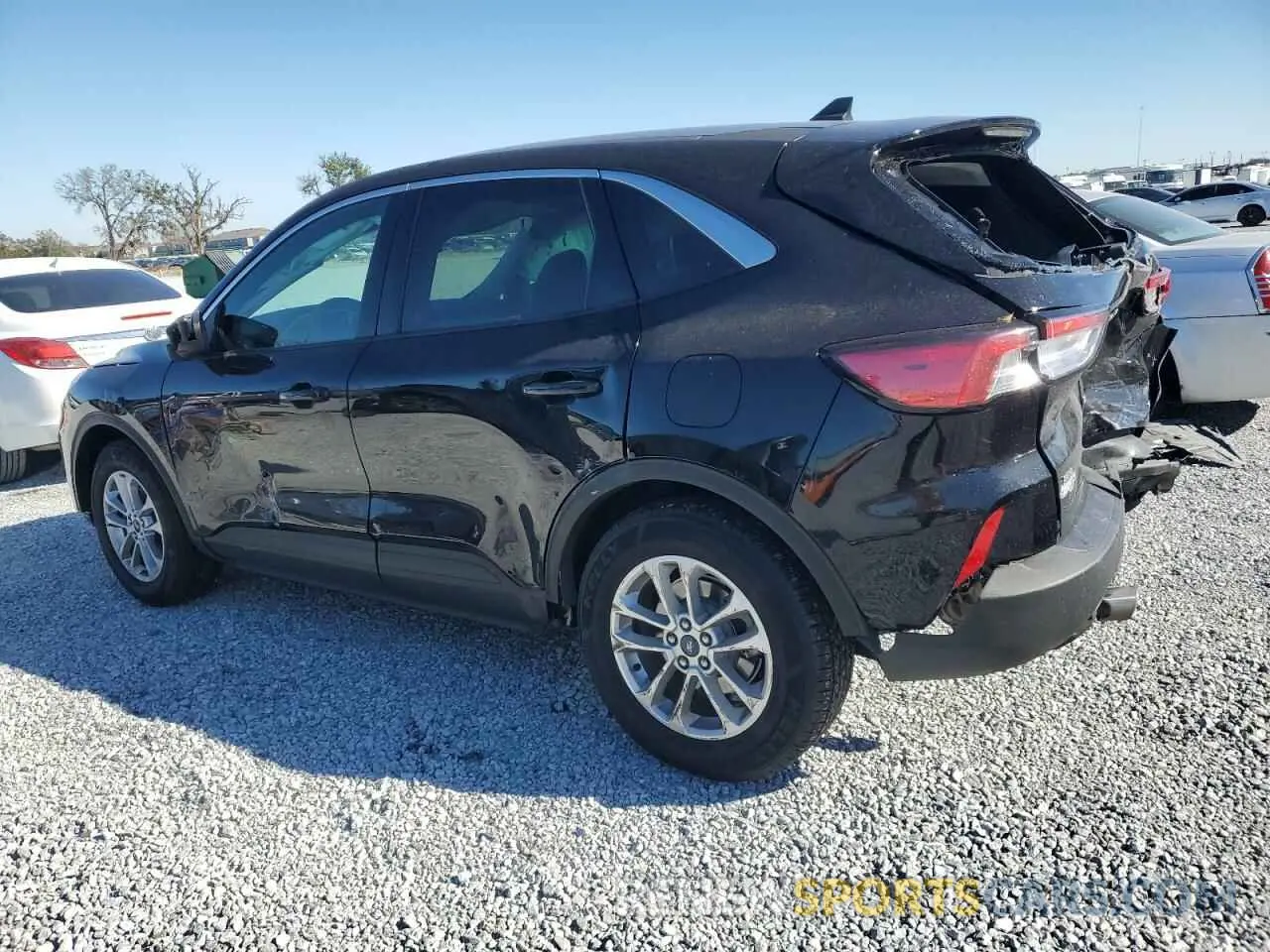 2 fotografías del automóvil dañado 1FMCU0G68MUA12435 FORD ESCAPE 2021