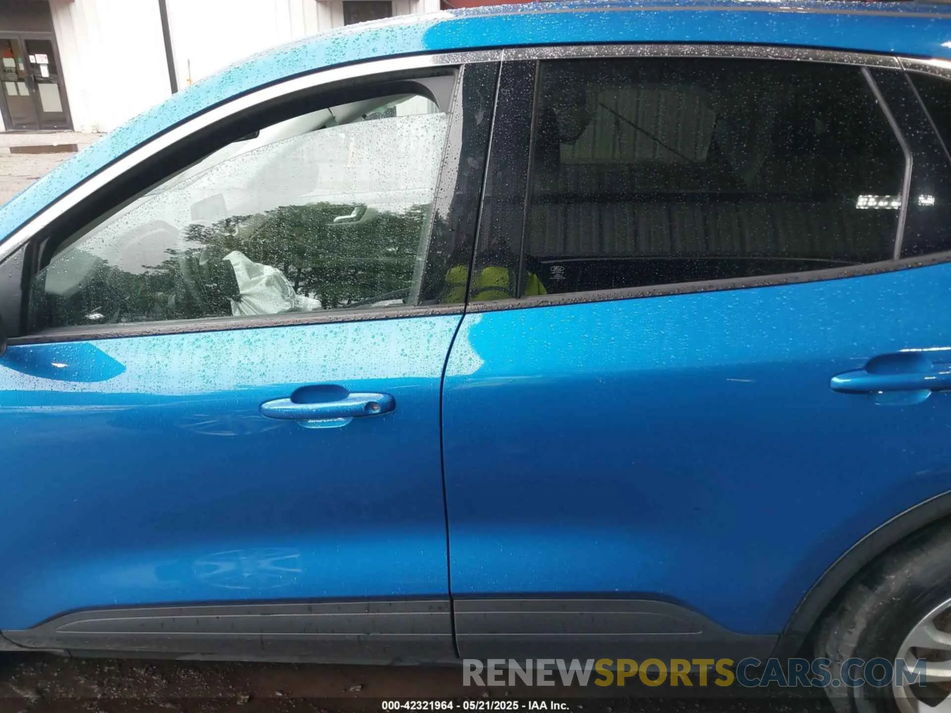 14 fotografías del automóvil dañado 1FMCU0G68MUB08310 FORD ESCAPE 2021